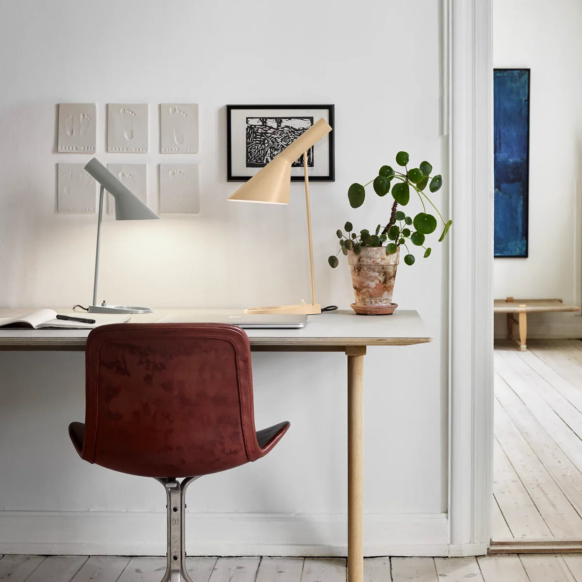 Louis Poulsen AJ Table Lamp, Warm Sand