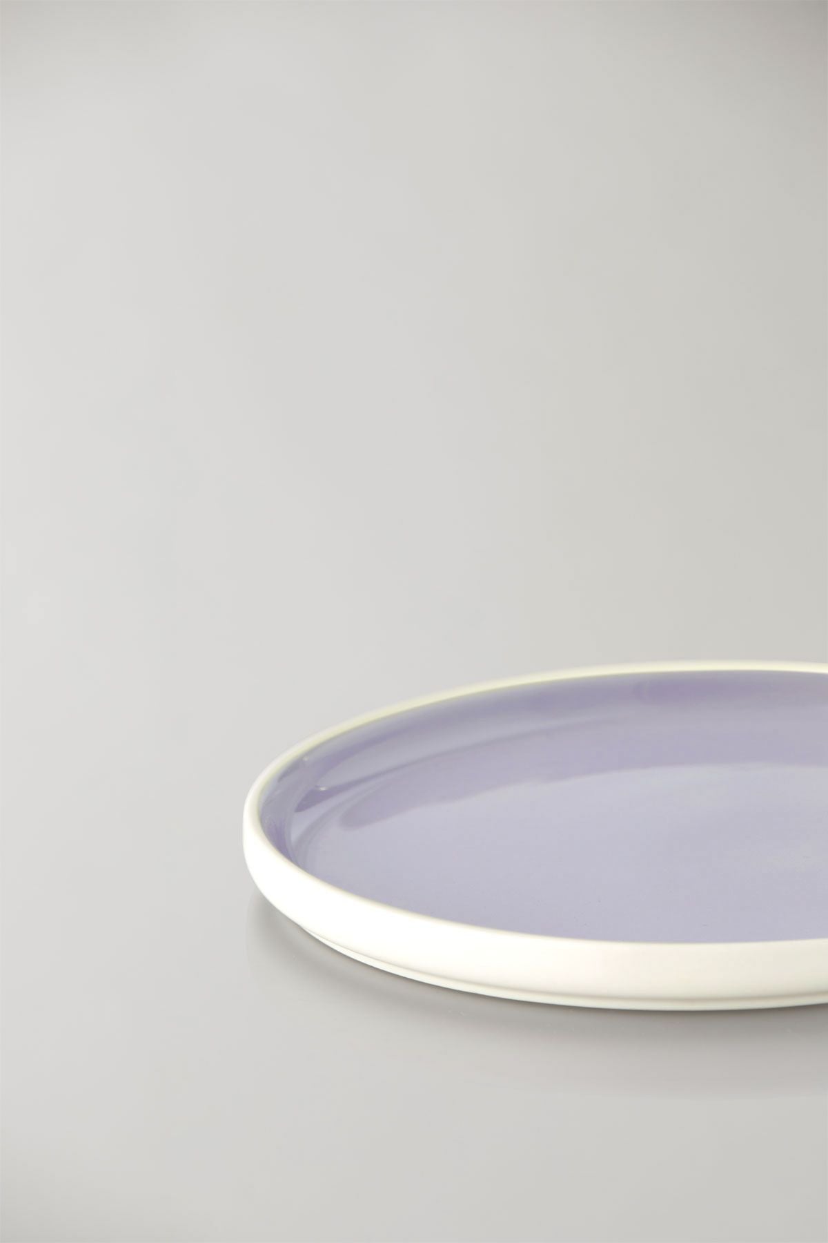 Estudio sobre Clayware Conjunto de 2 placas medianas, marfil/luz púrpura