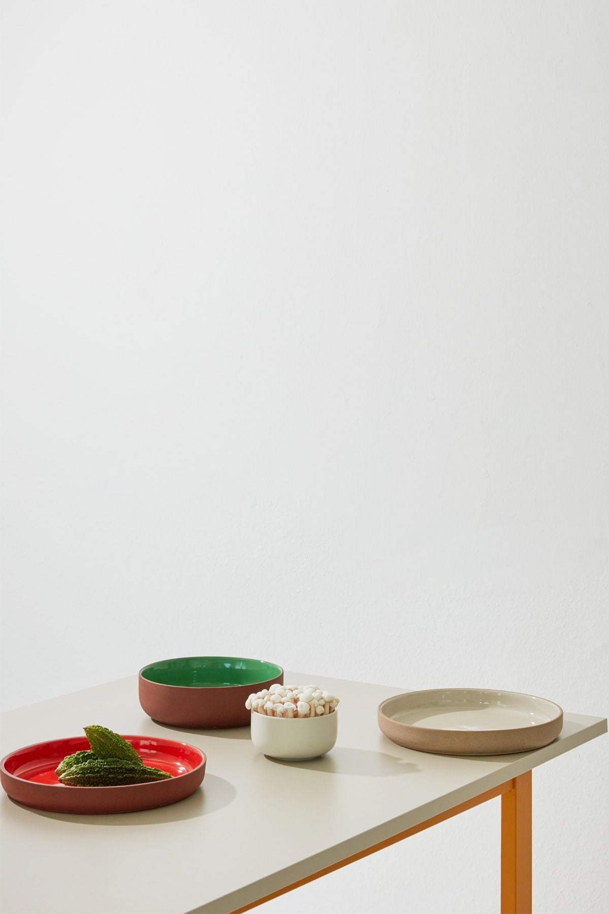 Studio über Clayware -Serviergericht, Terrakotta/Rot