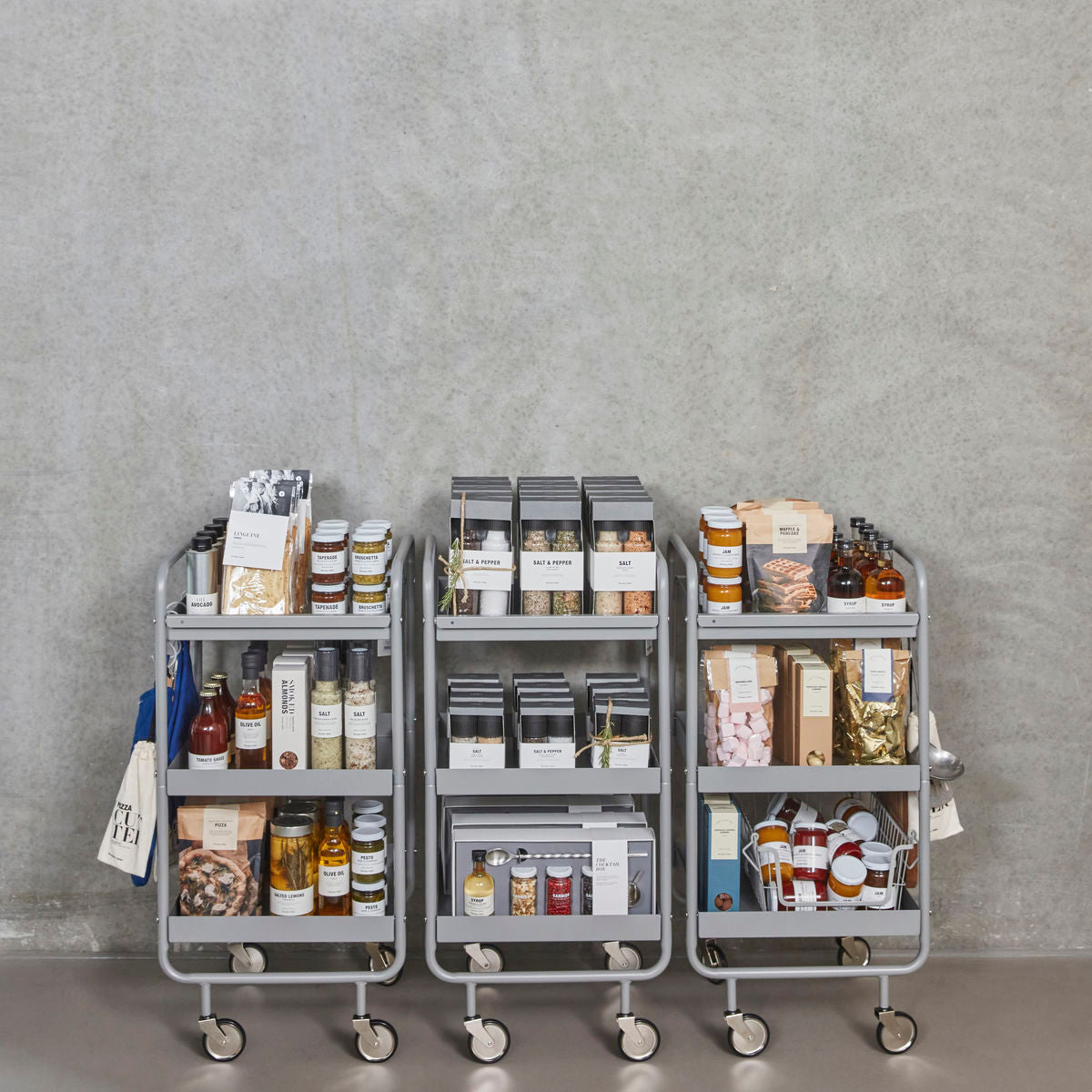 Nicolas Vahe Trolley, Nvroll, Grau