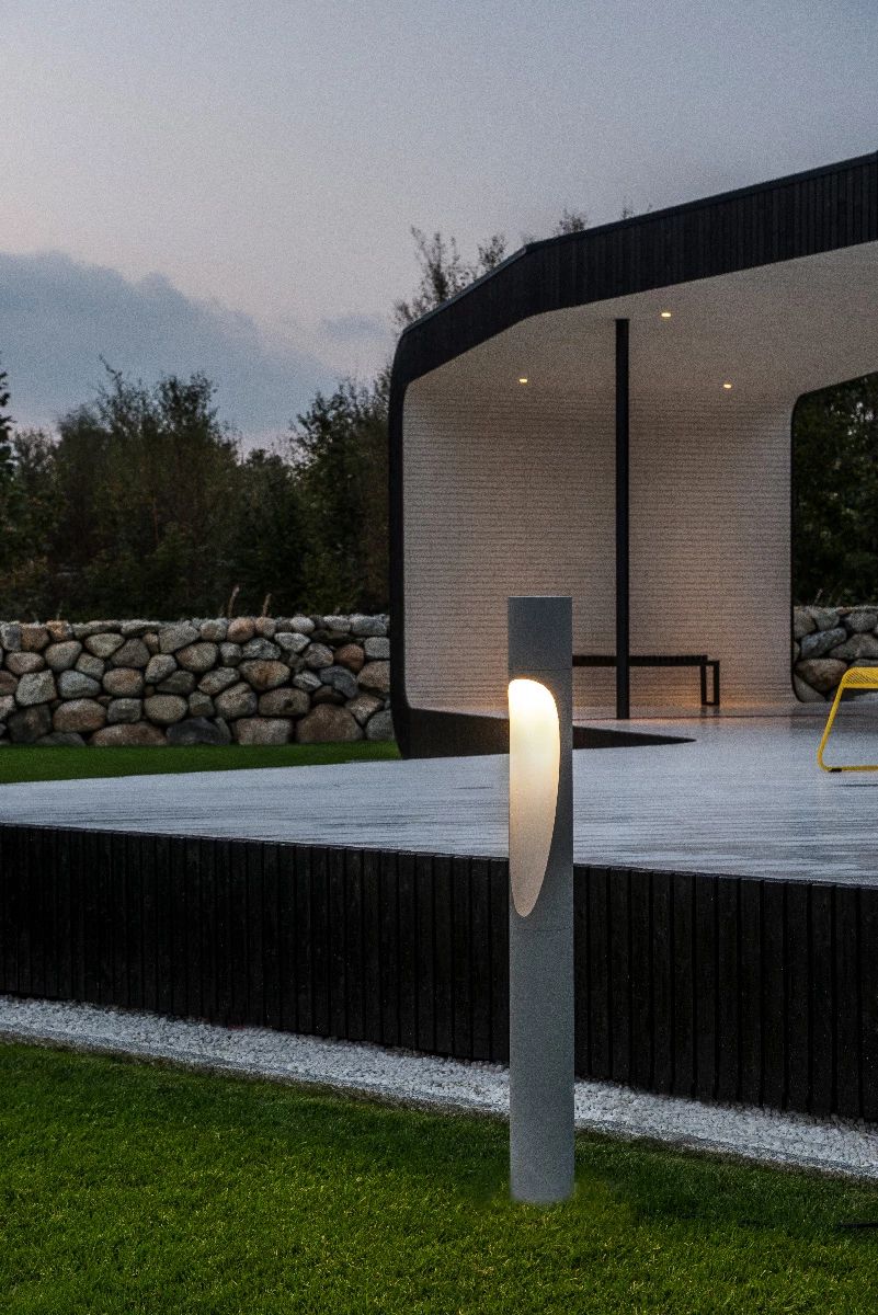 Louis Poulsen Flindt Bollard Clase I lideró 3000 K 12 W Night Dim Post para la instalación en el suelo, Corten