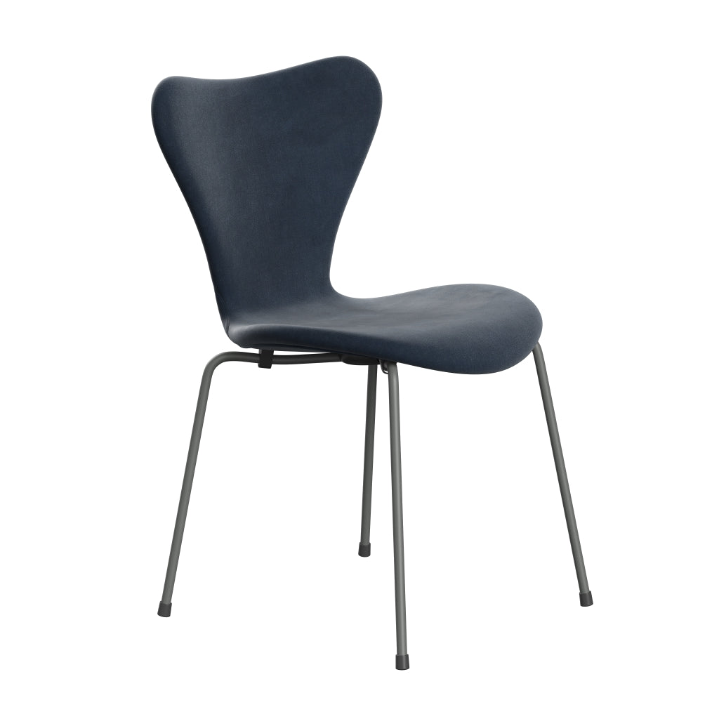 Fritz Hansen 3107 chaise complète en plein air, bleu gris en velours gris / Belfast en argent