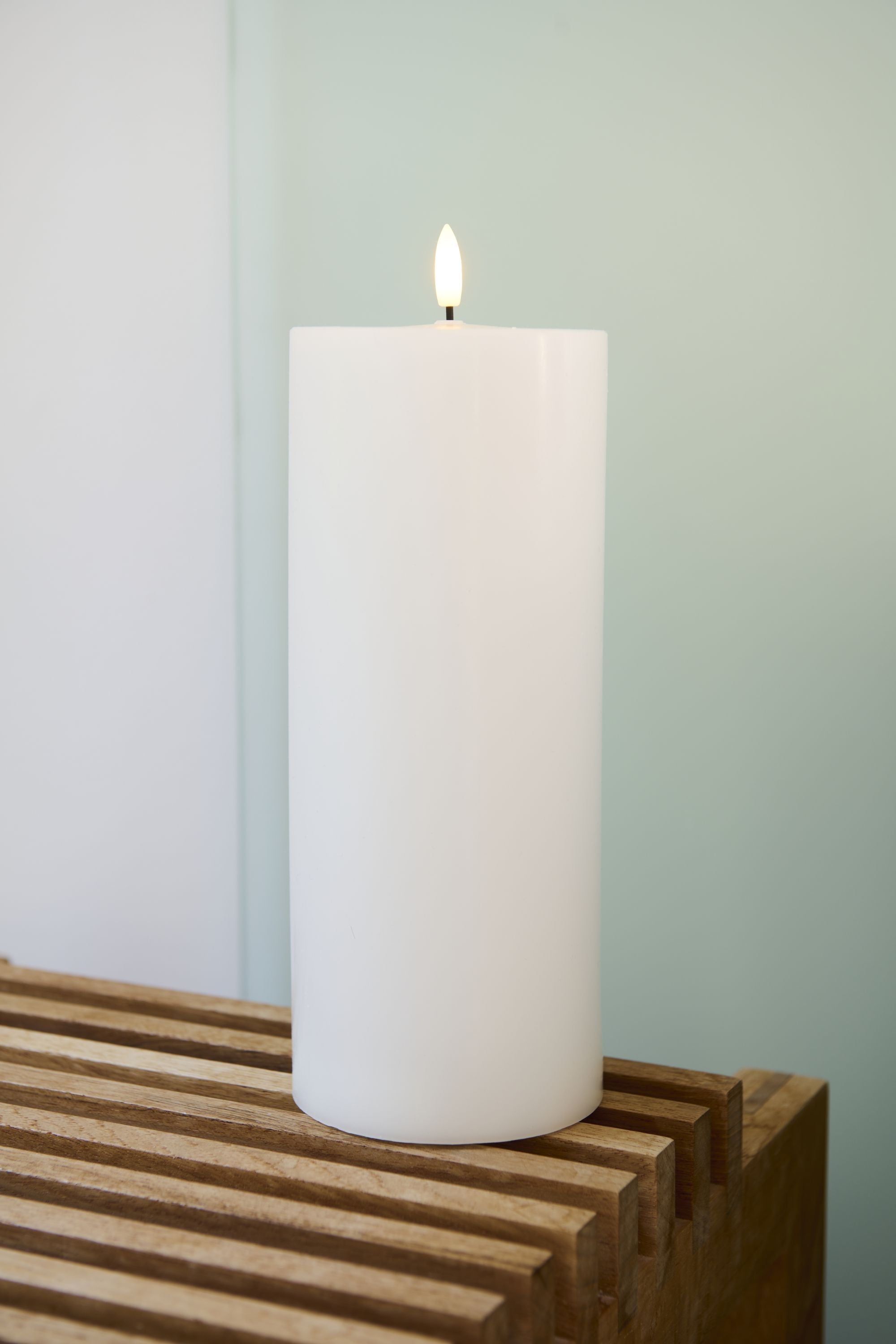 Sirius Sille wiederaufladbare LED -Kerzen weiß, Ø10x H25 cm