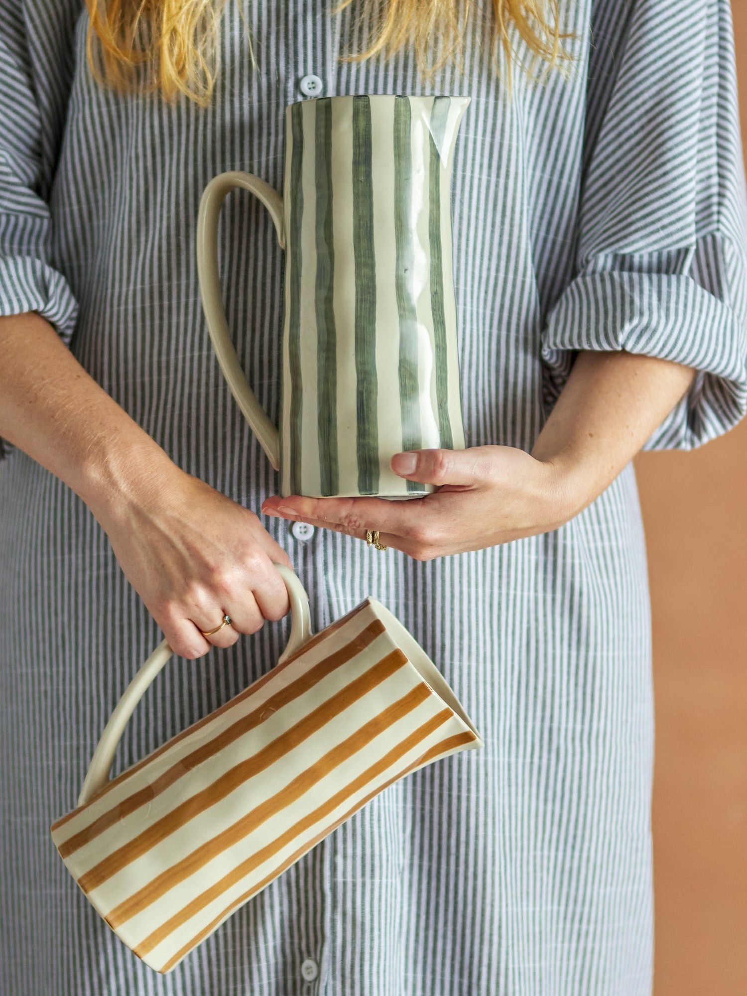 Création Collection Begonia Jug, Brown, Stoneware