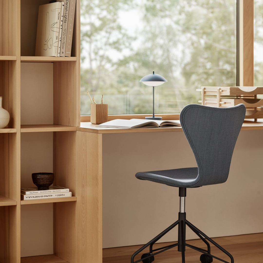Fritz Hansen Clam™ Tragbare Lampe, Dämmerungsblau