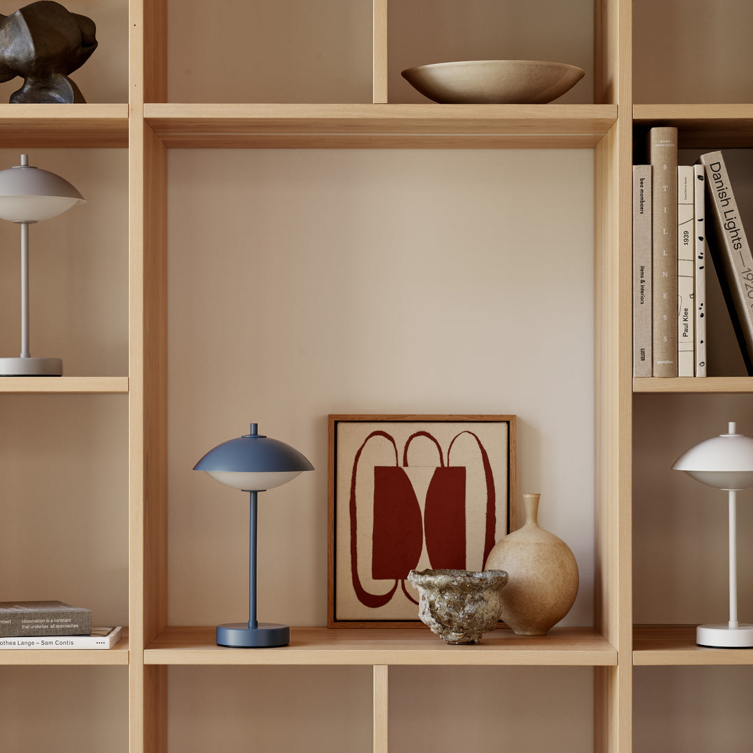 Fritz Hansen Clam™ Tragbare Lampe, Neungrau