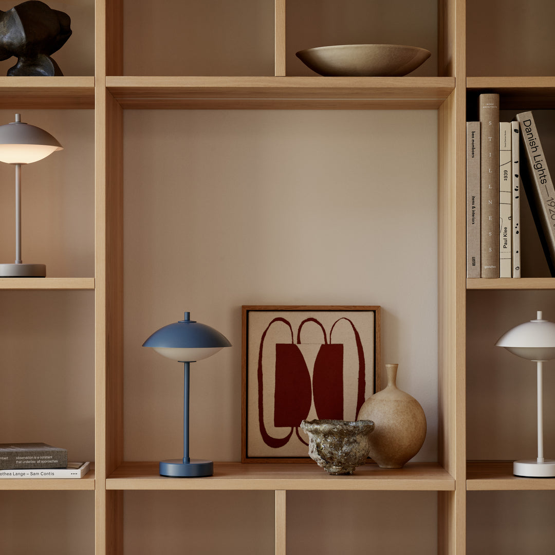 Fritz Hansen Clam™ Tragbare Lampe, Neungrau