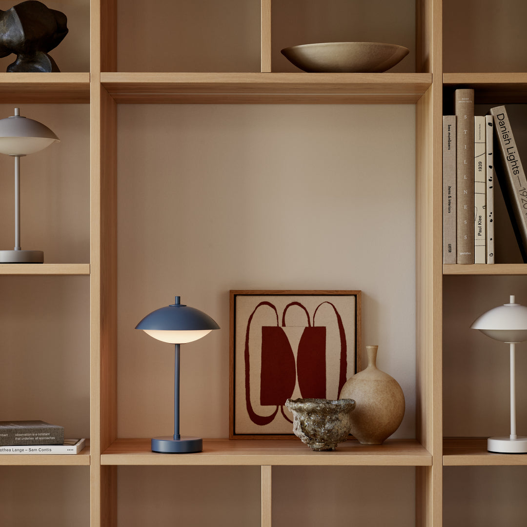 Fritz Hansen Clam™ Tragbare Lampe, Neungrau