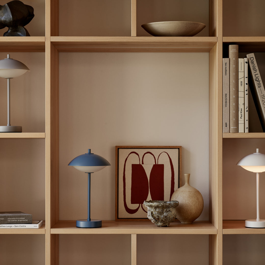 Fritz Hansen Clam™ Tragbare Lampe, Neungrau