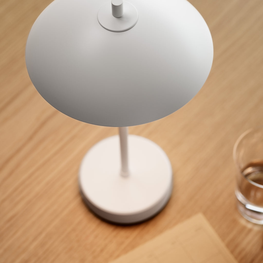 Fritz Hansen Clam™ Tragbare Lampe, Weiß