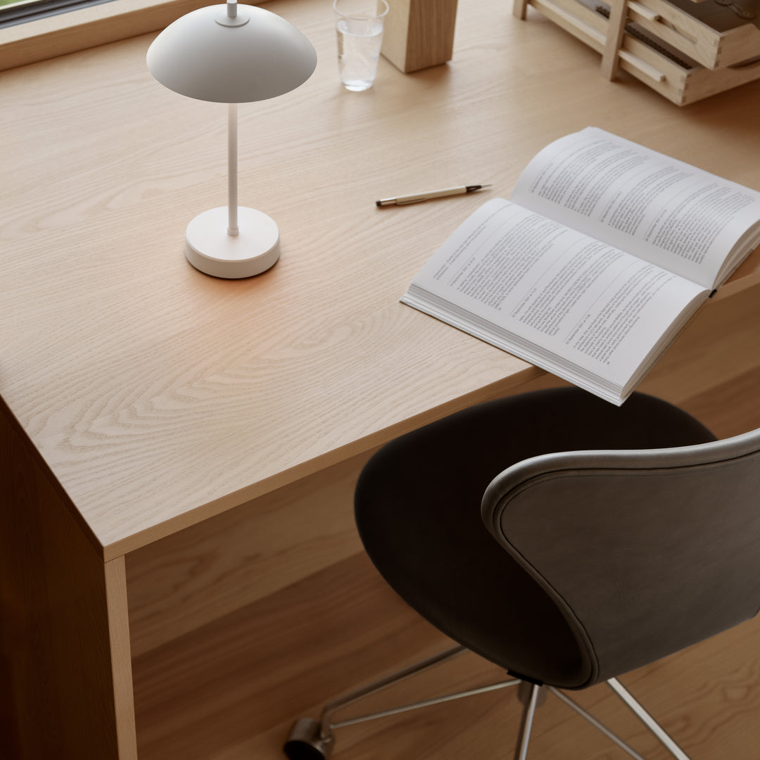 Fritz Hansen Clam™ Tragbare Lampe, Weiß