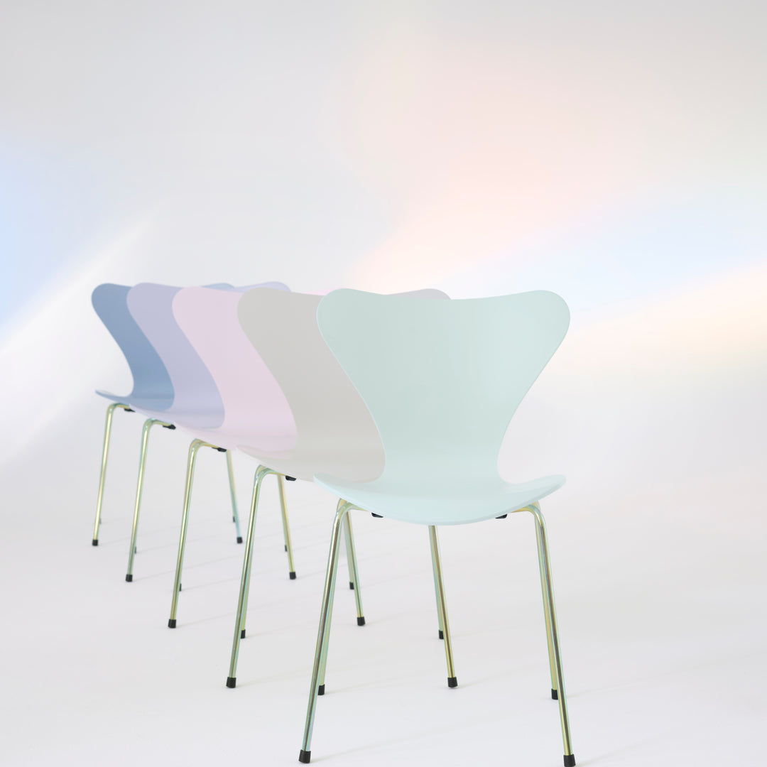 Fritz Hansen Serie 7™ Stuhl, Jubiläumsedition 7:14 Uhr, Blau