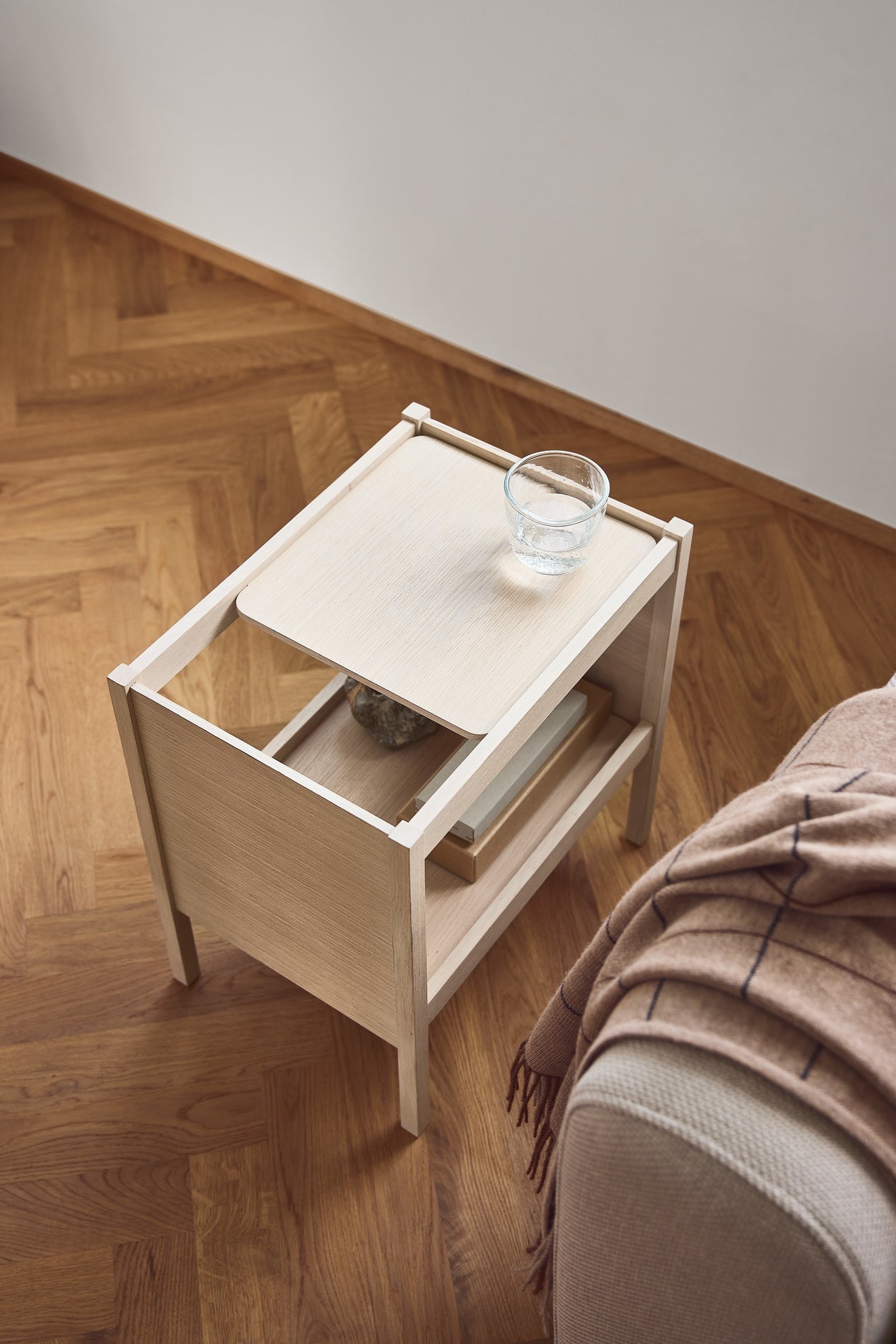 Form & Refine Journal Side Table, Hvid Eg 