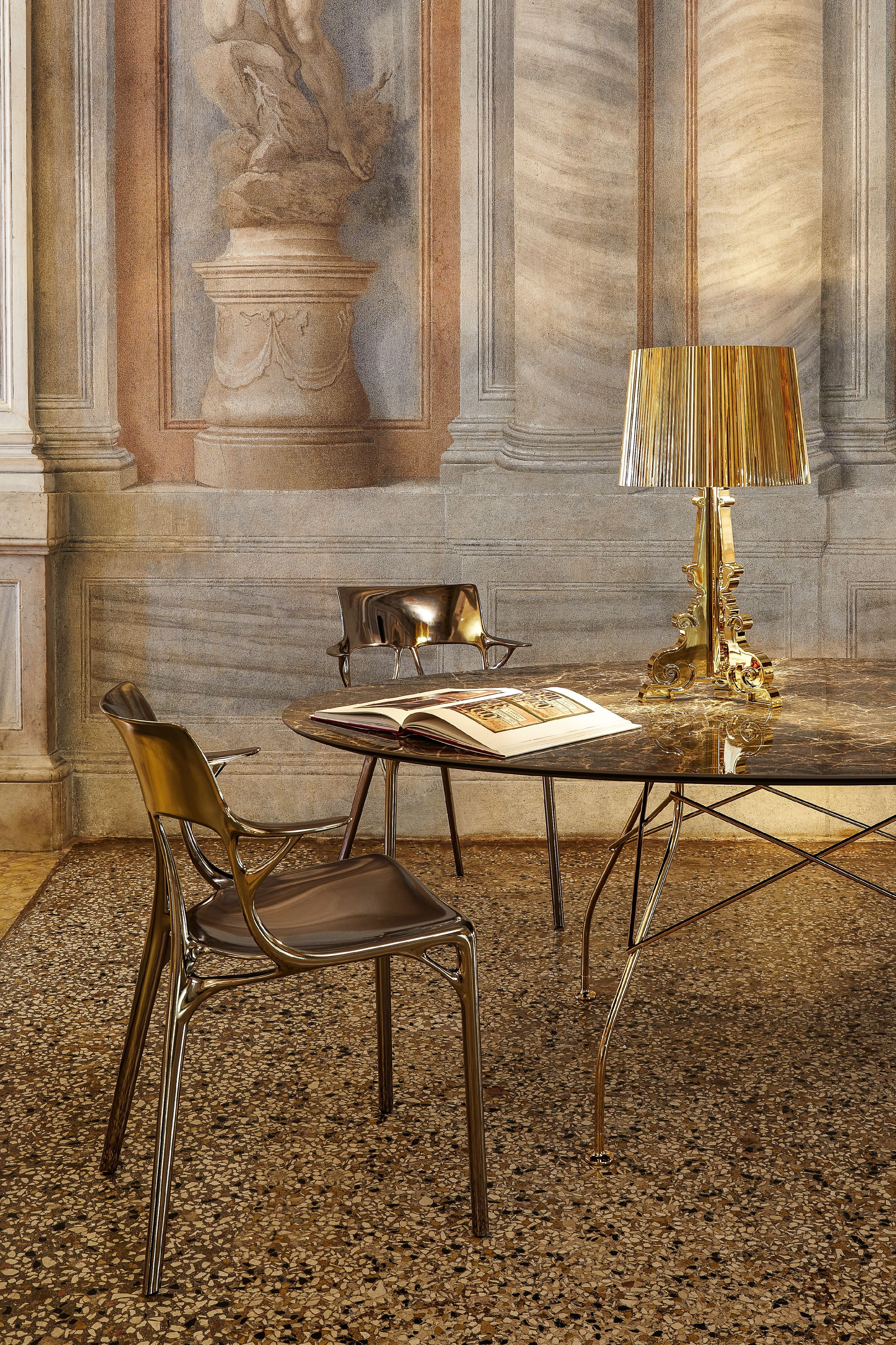 Lámpara de mesa de Kartell Bourgie, blanco/oro