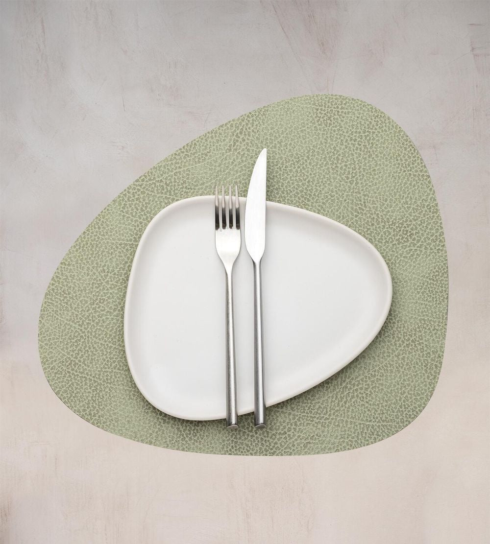 Lind ADN Curve Placemat Hippo Leather M, Olive Green