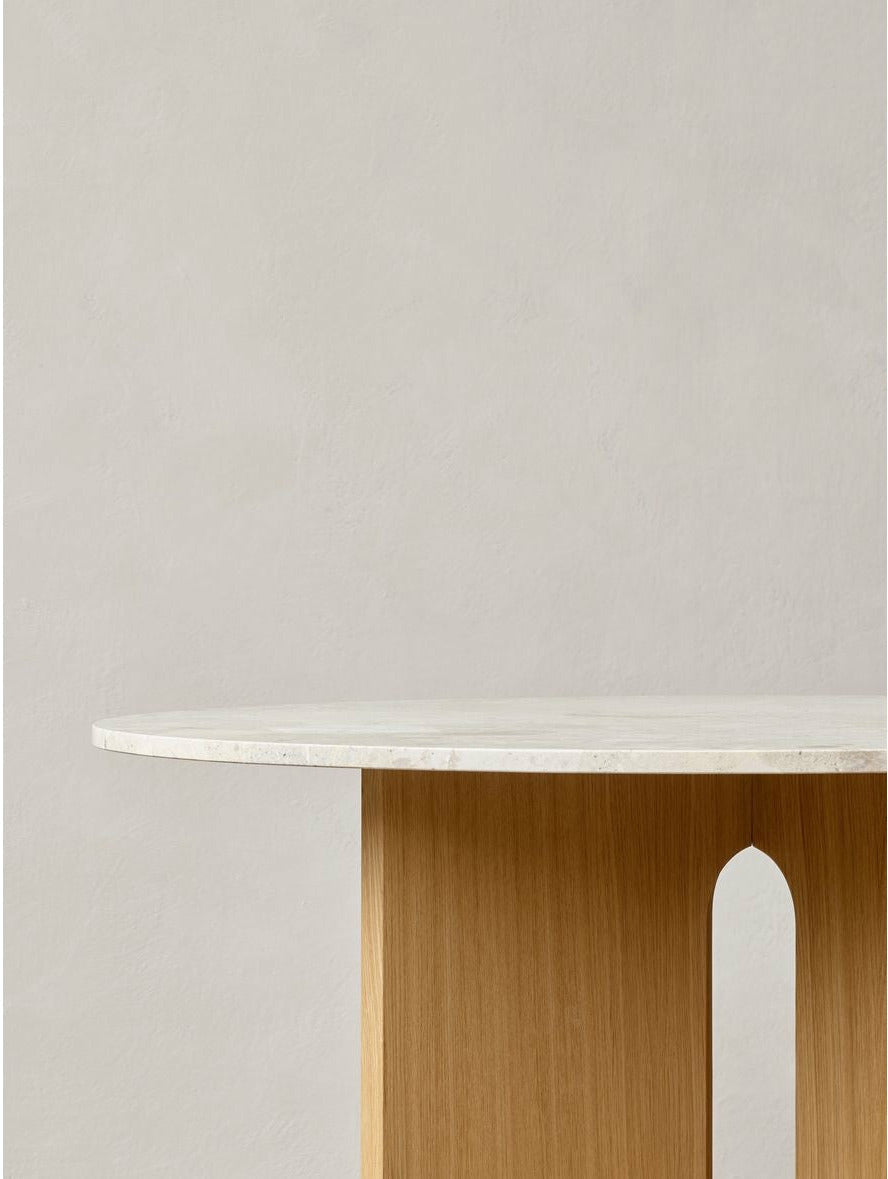 Audo Copenhague Androgyne Table à manger chêne taché de chêne taché de sombre / chêne taché de sombre, Ø120 cm