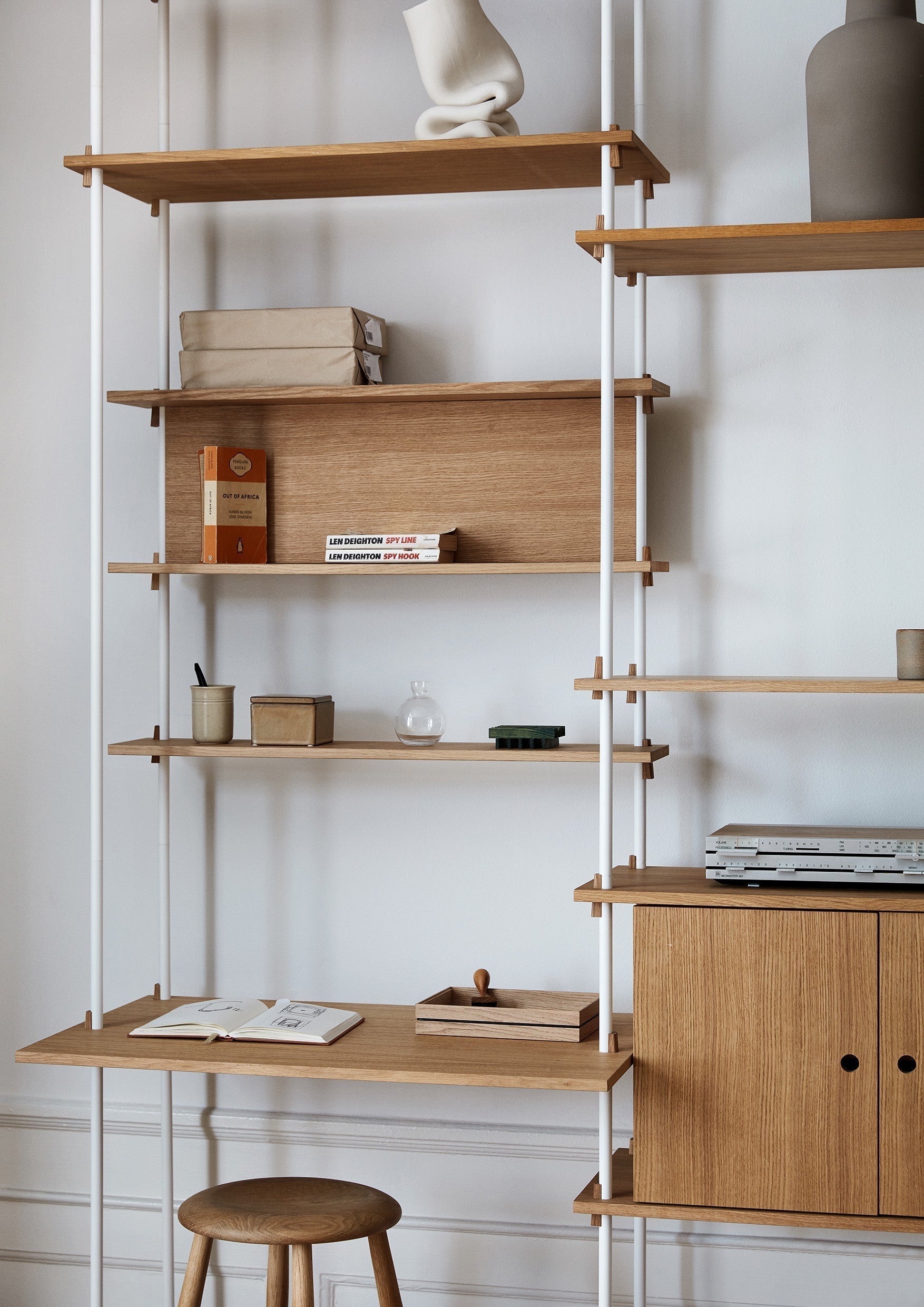 Moebe Shelving System S.200.2.B, Oak/White