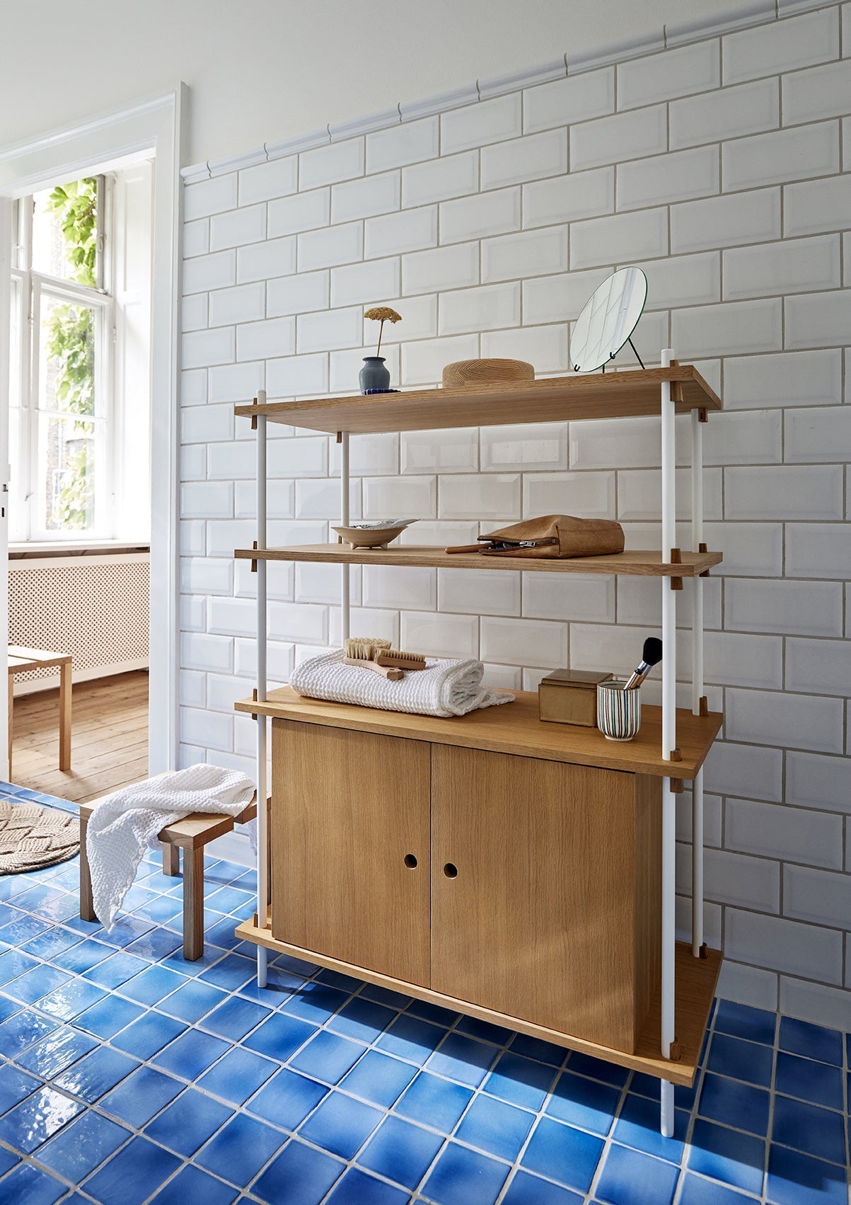 Moebe Shelving System S.200.3.A, Oak/White