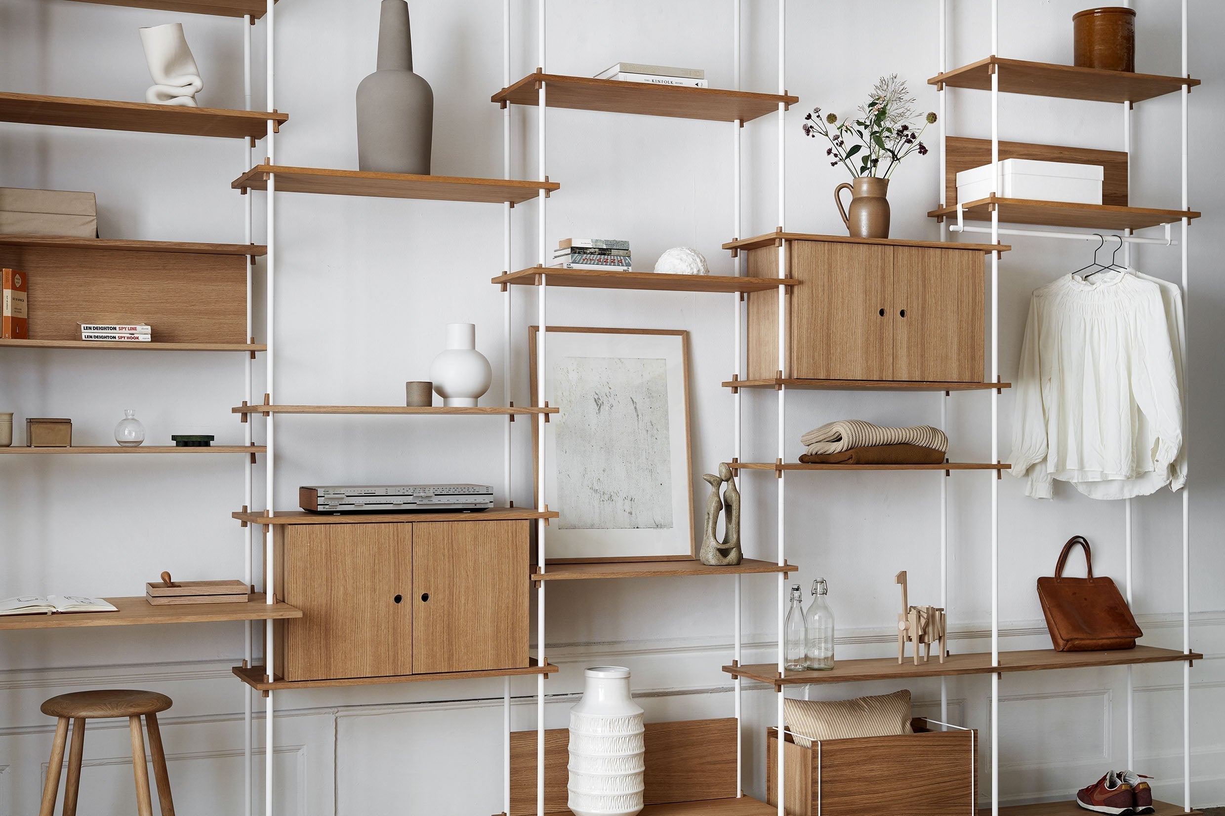 Moebe Shelving System S.255.2.B, Oak/White