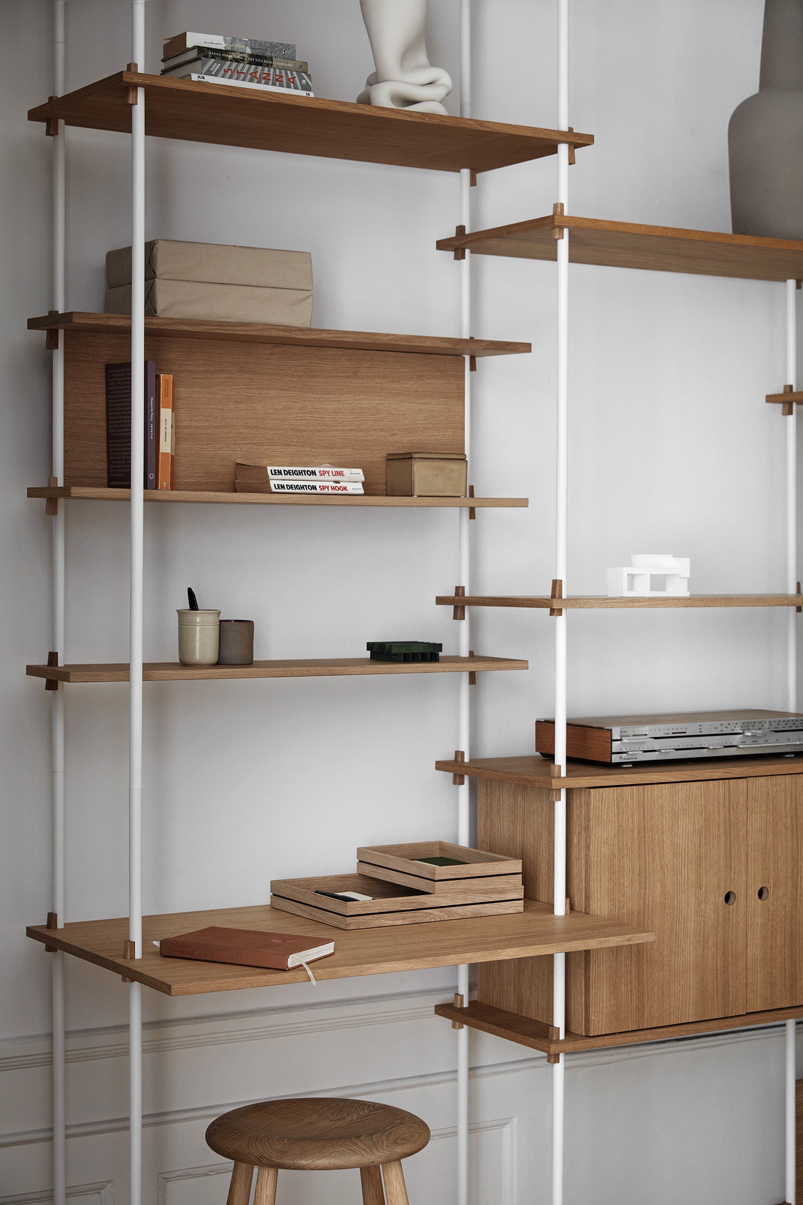 Moebe Shelving System S.255.2.B, Oak/White