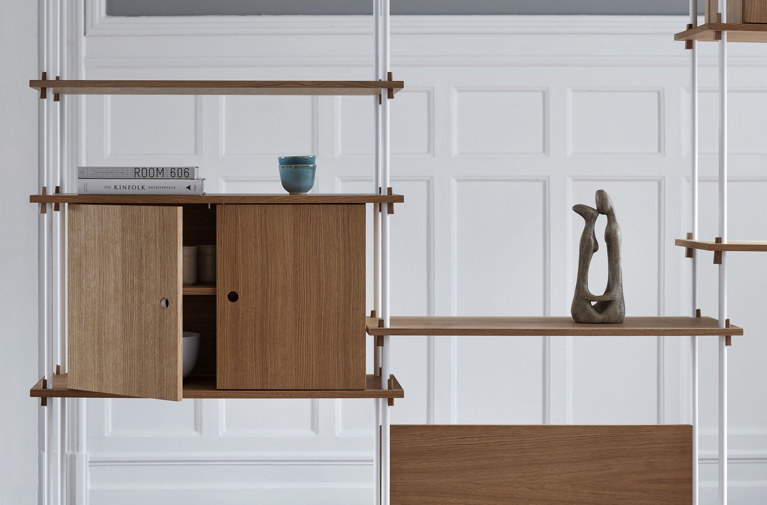 Moebe Shelving System S.255.3.A, Oak/White