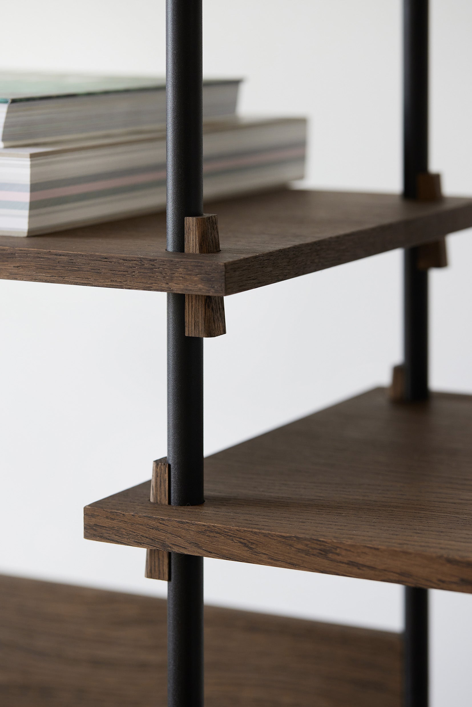 Moebe Shelving System S.255.3.A, Smoked Oak/Black