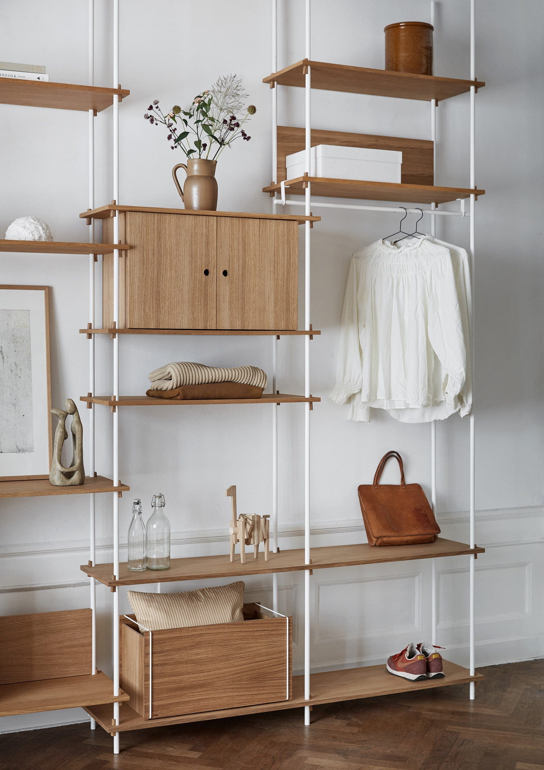 Moebe Shelving System S.255.2.B, Oak/White