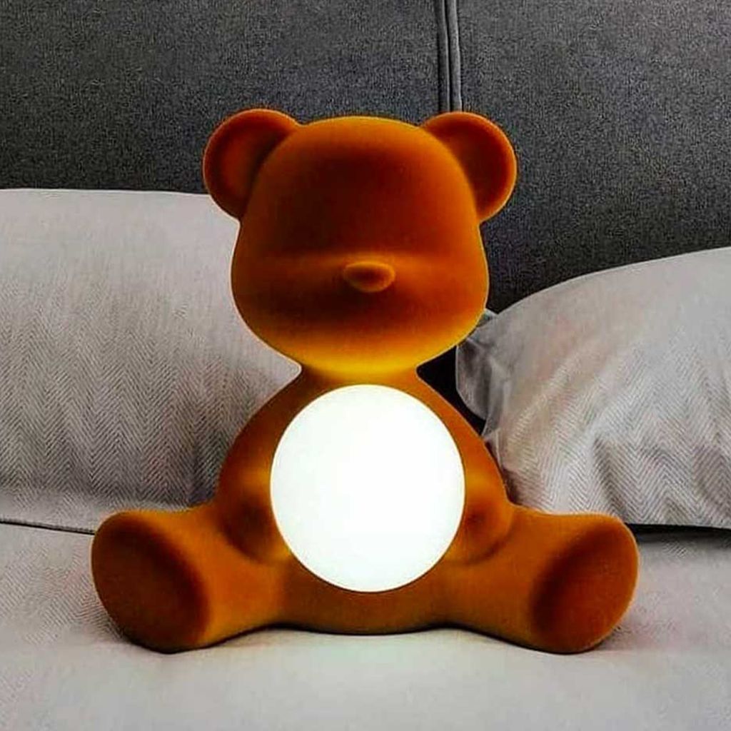 QEEOOO TEDDY GIRL LED RECHARGable Table Table Lampe finale en velours, brun foncé