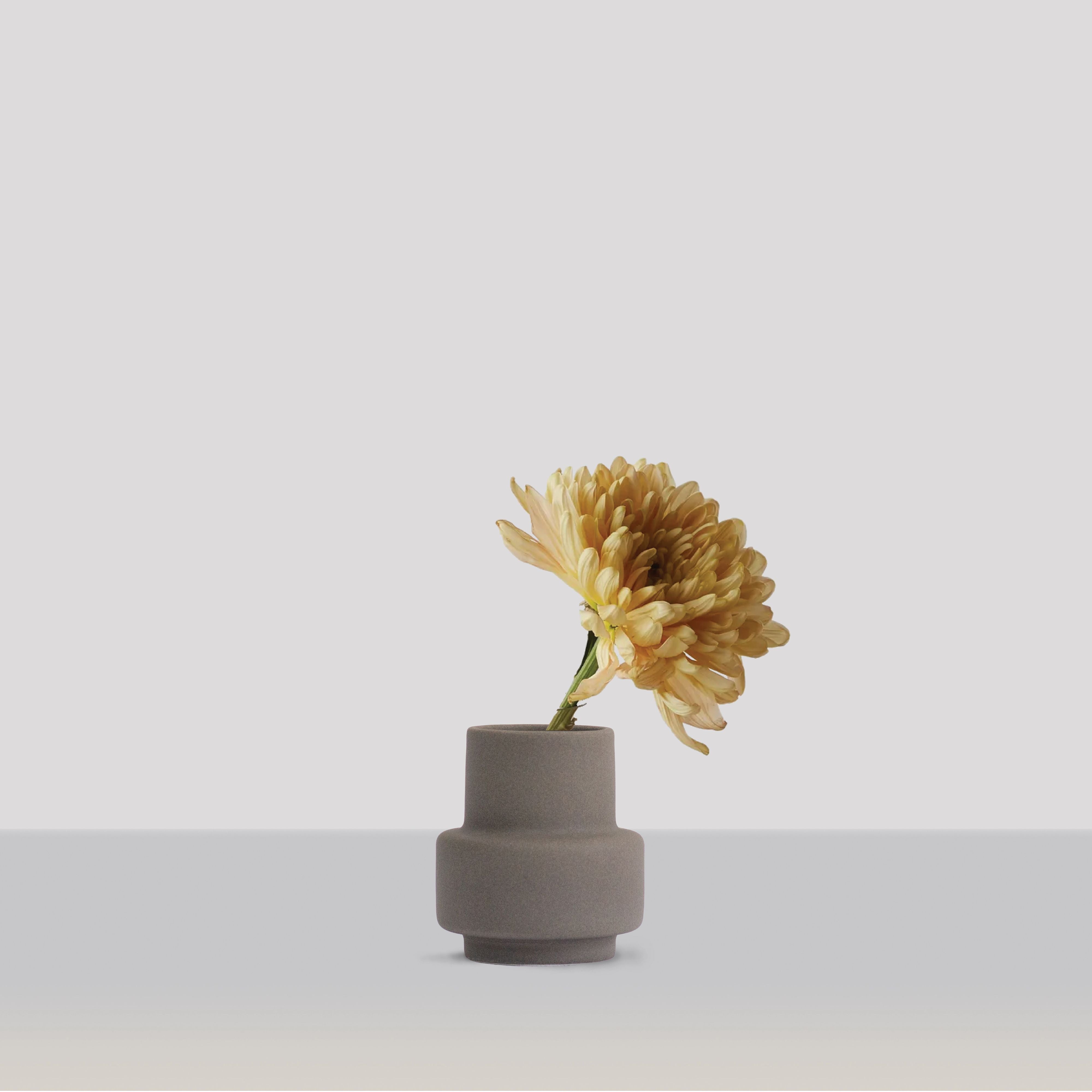 RO -Kollektion Hurrikan Keramik Vase klein, dunkler Stein