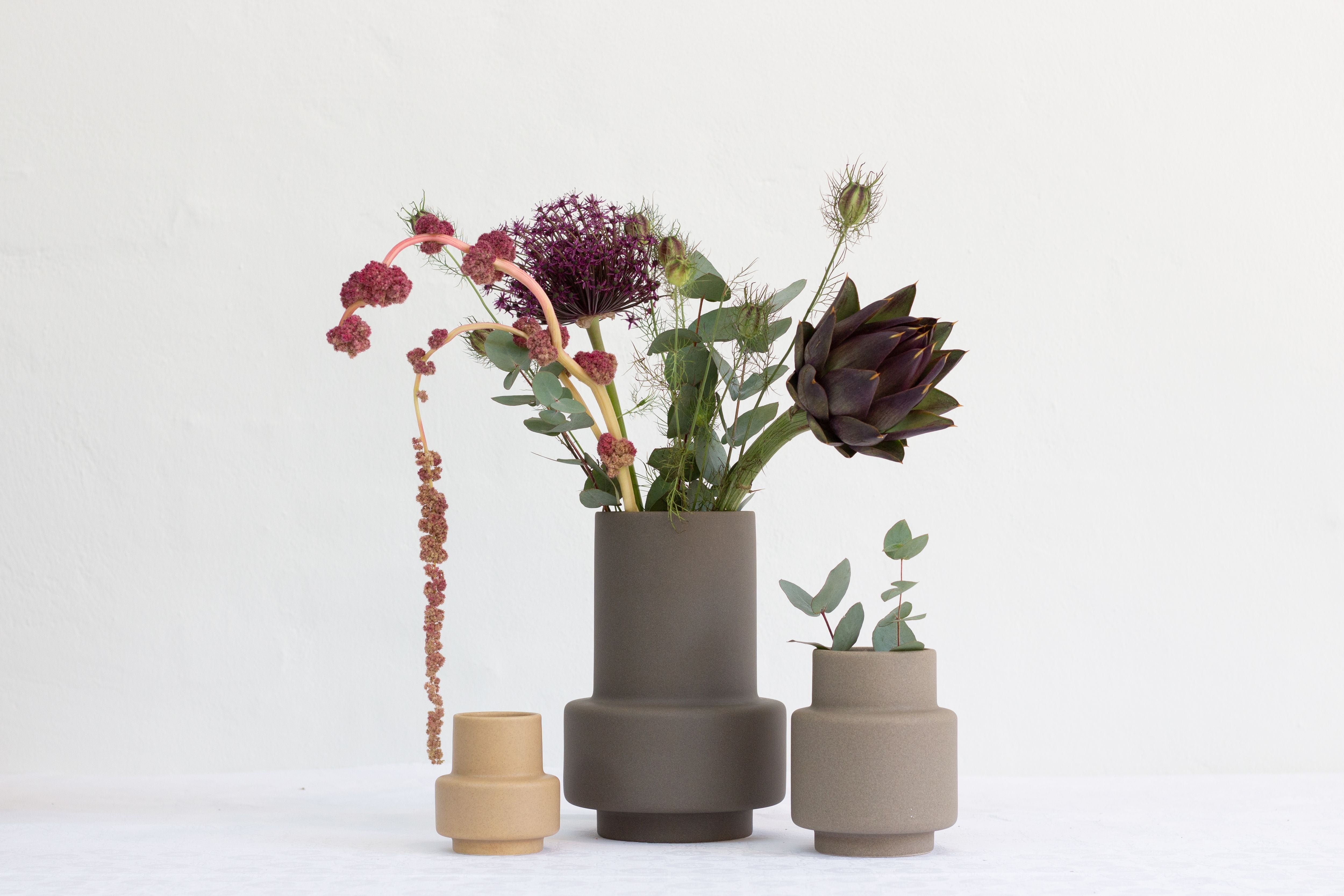 RO -Kollektion Hurrikan Keramik Vase Small, weicher Ocker