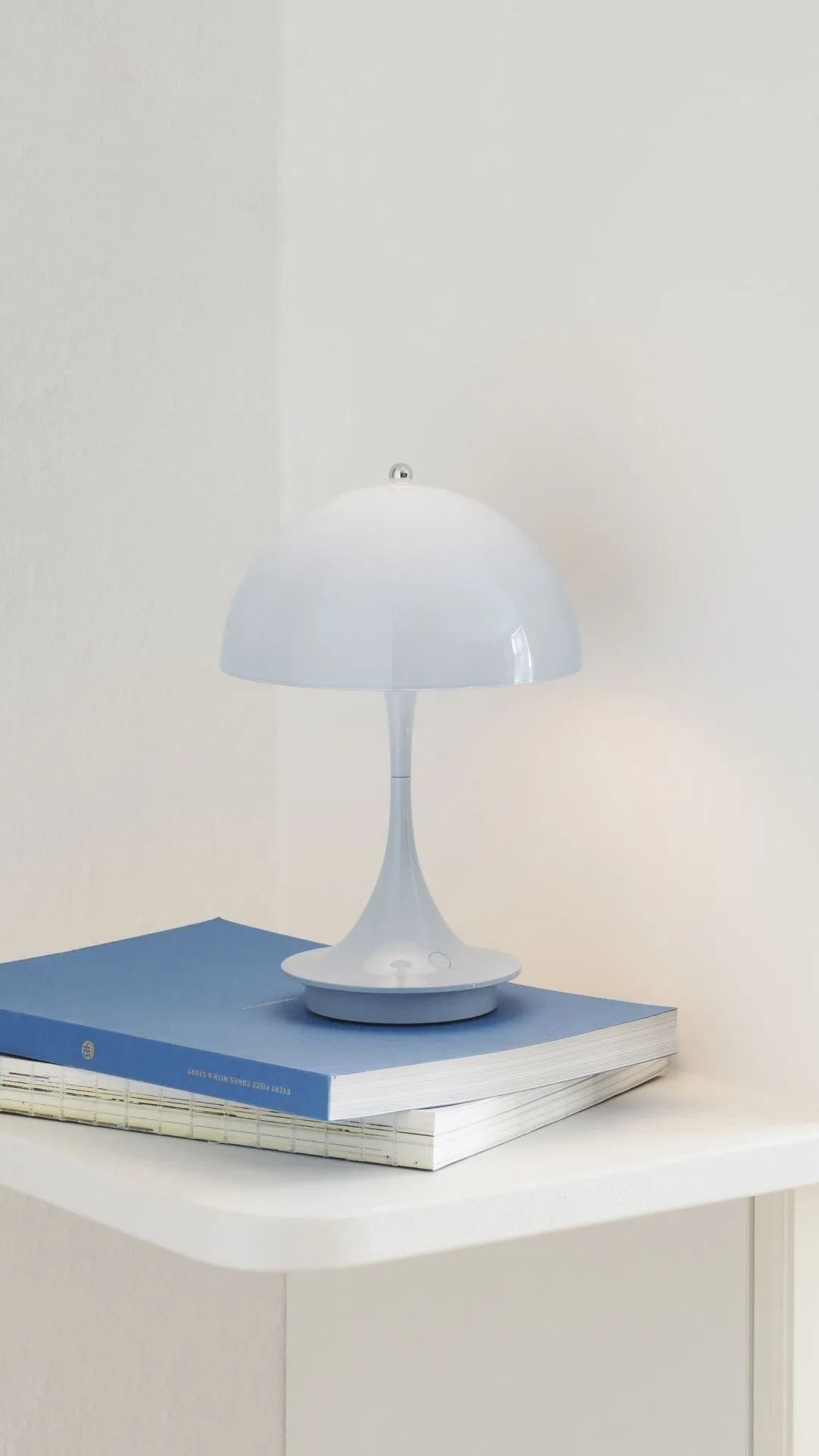 Louis Poulsen Panthella 160 Tragbare Tischlampe, hellblau