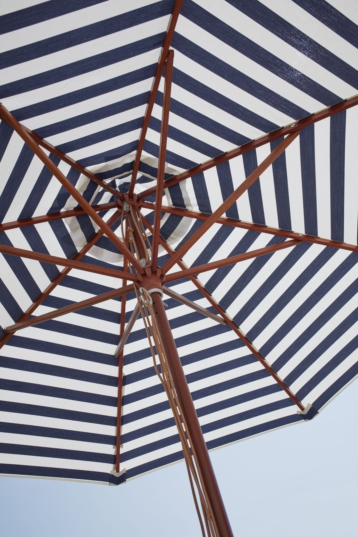 Skagerak Messina Parasol Ø270 cm, rayas azul oscuro