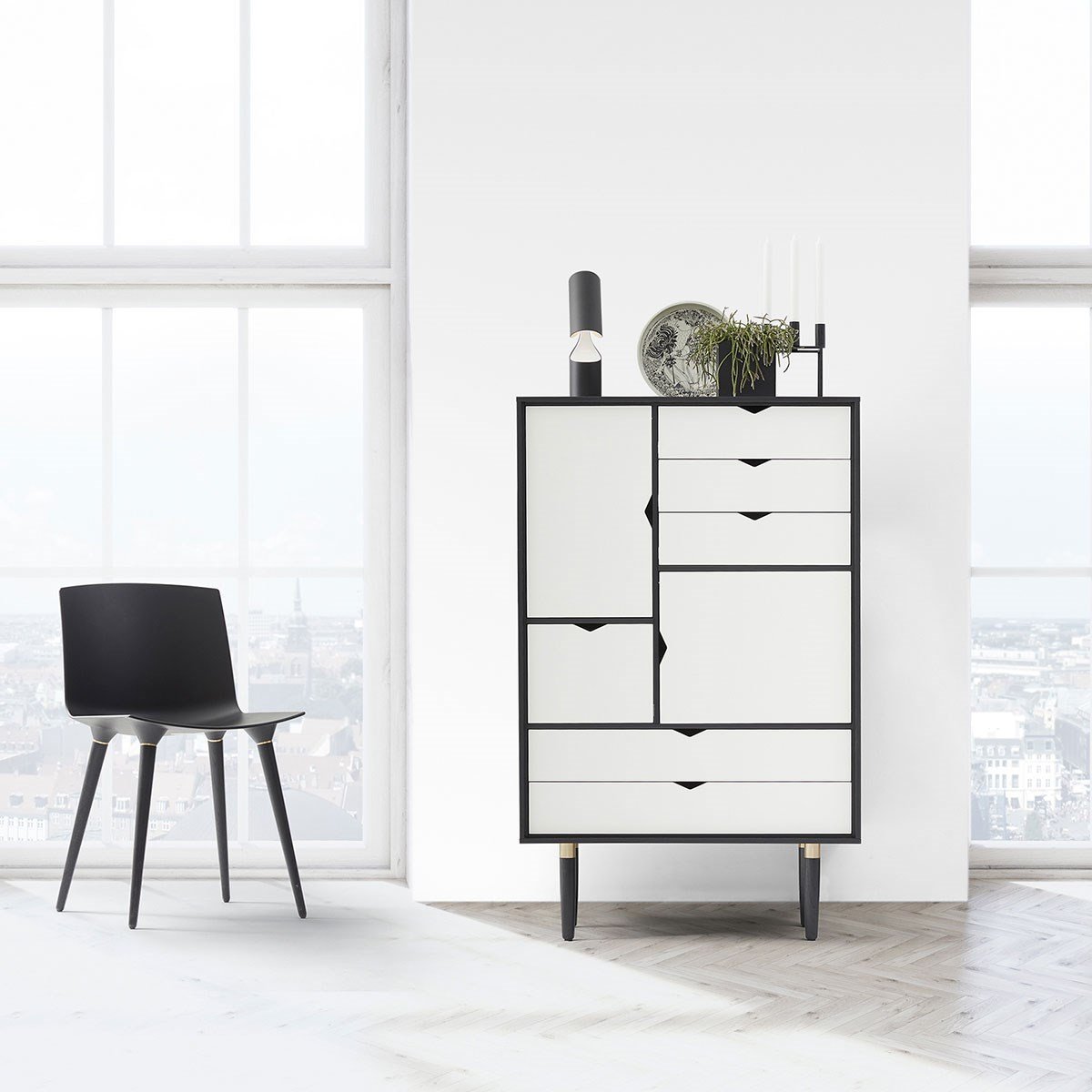 Andersen Furniture S5 Gabinete Negro, frente blanco