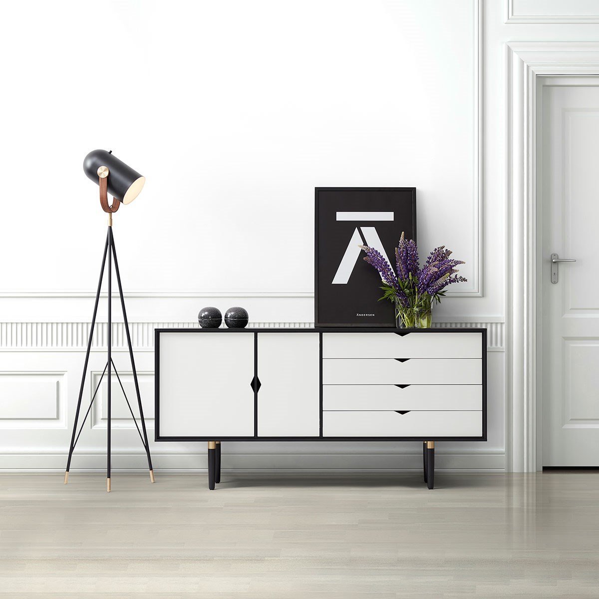 Andersen Möbel S6 Sideboard Schwarz, weiße Front