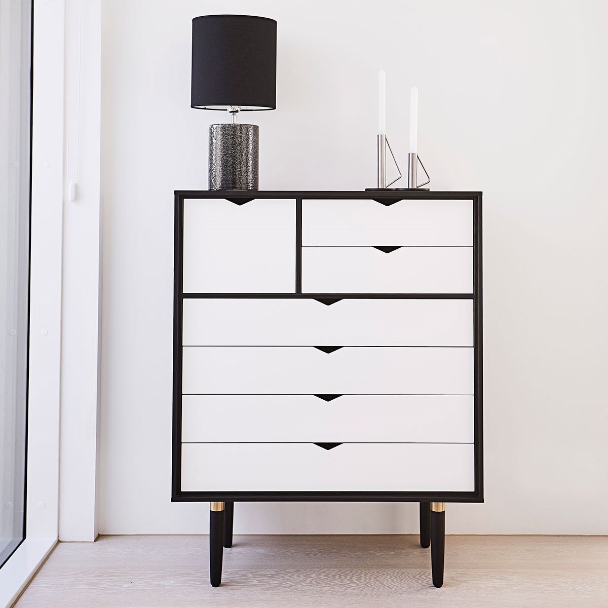 Andersen Furniture S8 Chest Of Drawers Black, White Front