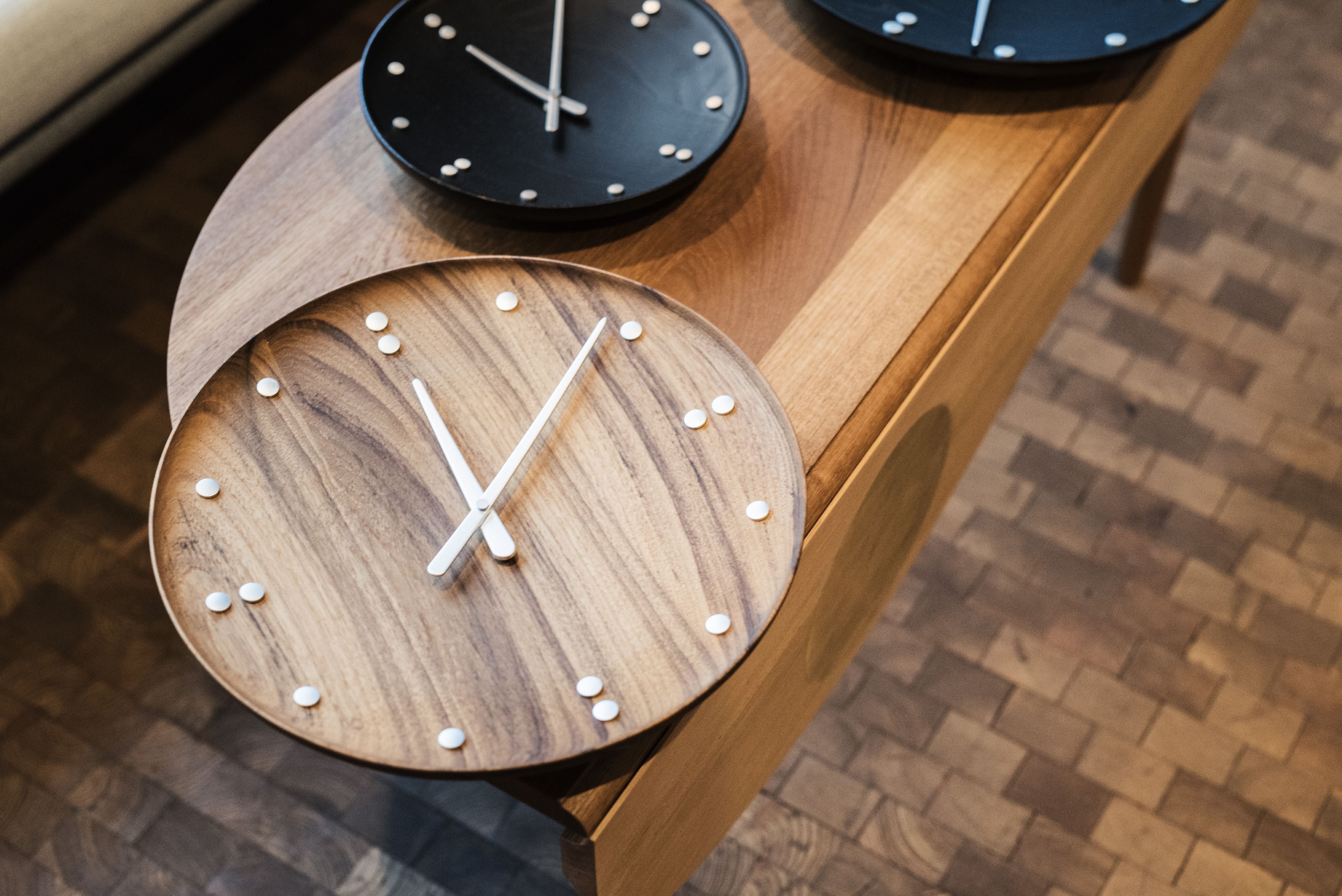 TEAK DE Reloj de pared Finn Juhl de arquitecto, Ø 35 cm