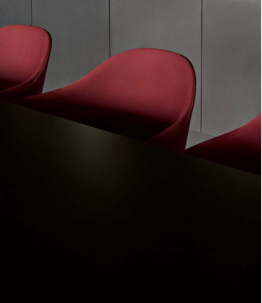 Audo Copenhagen Harbour Dining Dark Stained Oak, Burned Red