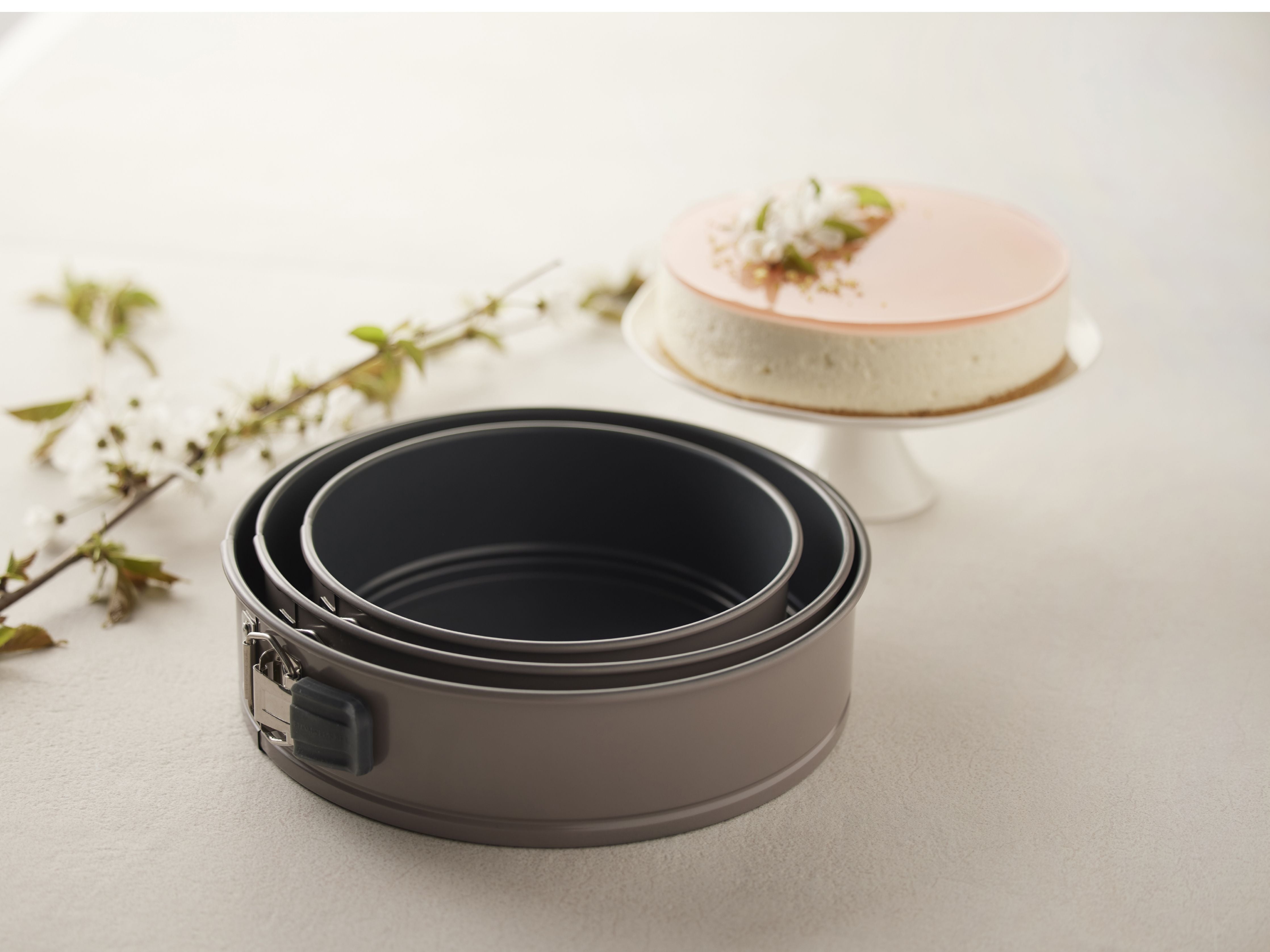 [product_category]-Blomsterbergs Cake Tin Latte, ø 20 Cm-Blomsterbergs-5722000309017-30901-BLO-15