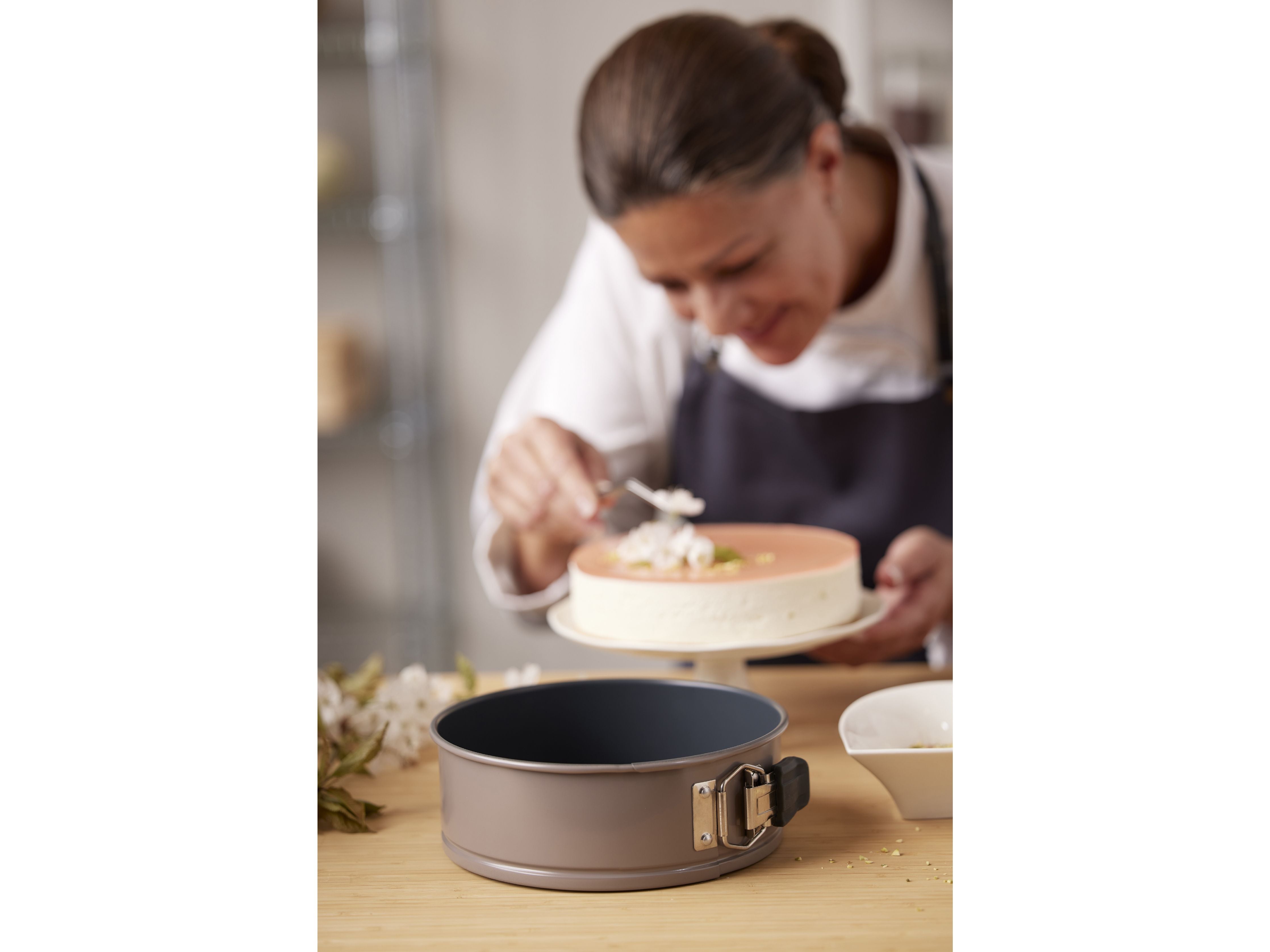 [product_category]-Blomsterbergs Cake Tin Latte, ø 20 Cm-Blomsterbergs-5722000309017-30901-BLO-4