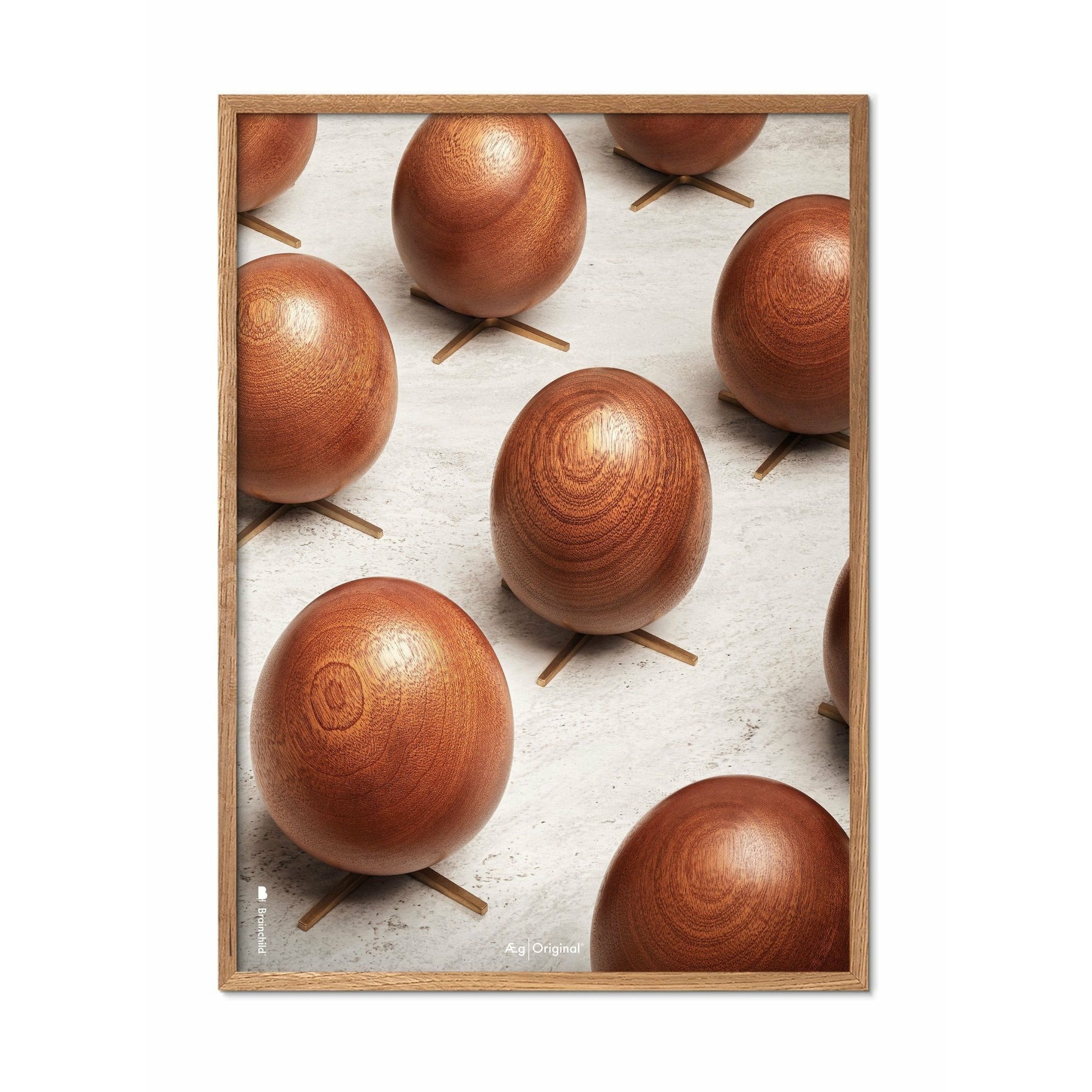 Brainchild Egg Parade Poster, Rahmen aus hellem Holz, 30 x 40 cm