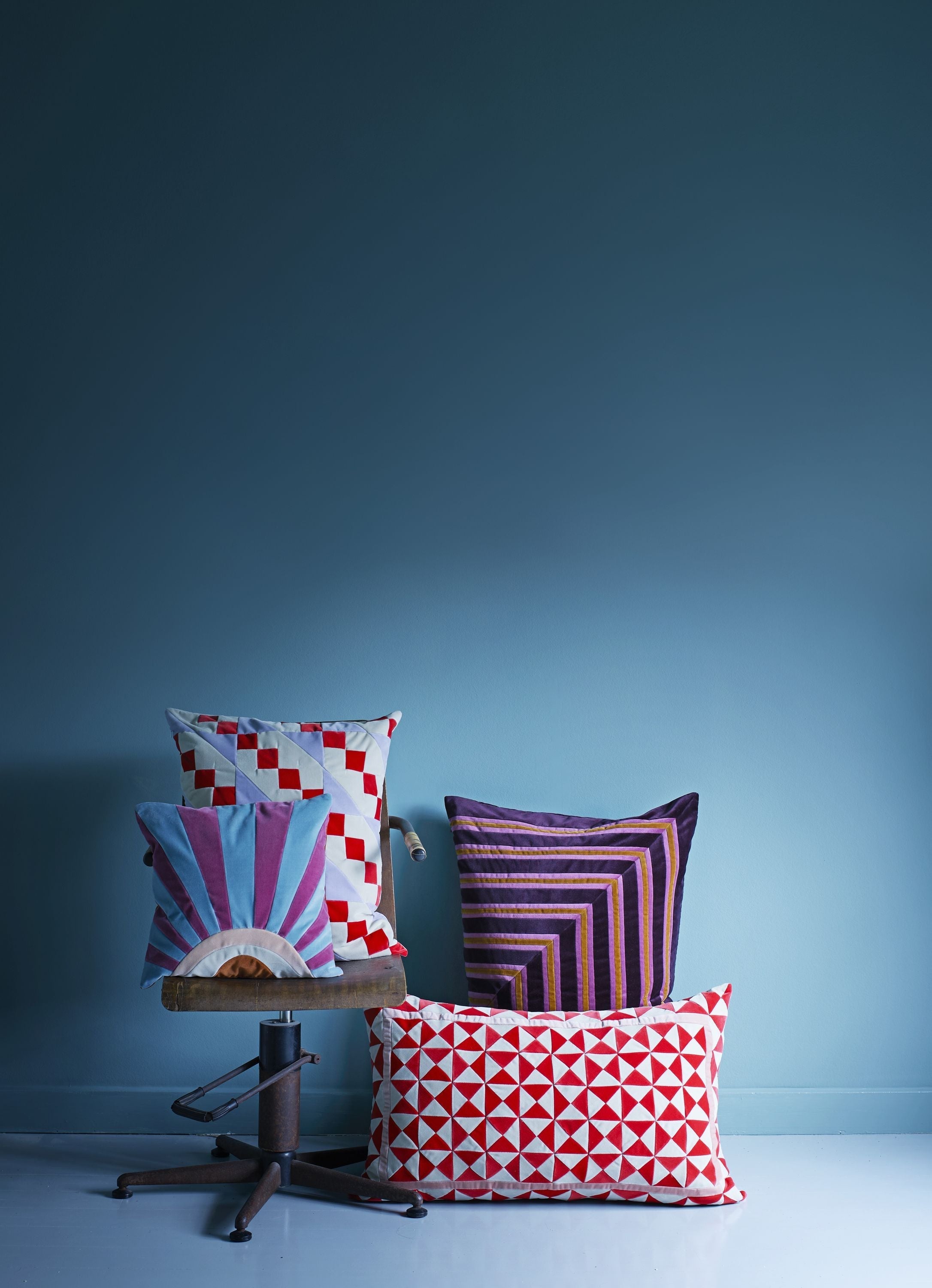 Christina Lundsteen Hazel Cushion 40x40 Cm, Blue Dust/Raspberry