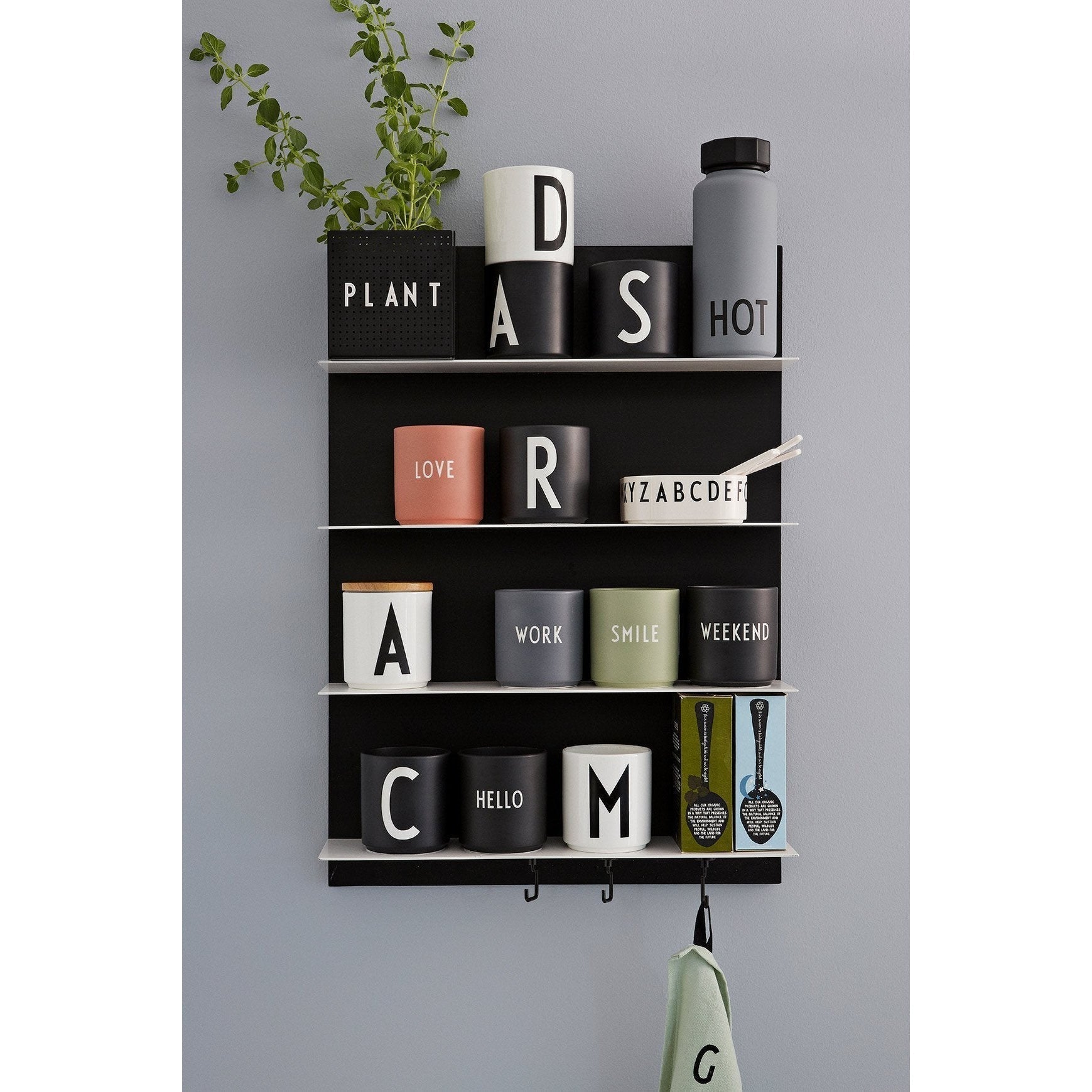 Lettres de conception Porcelaine Mug A Z, noir, D