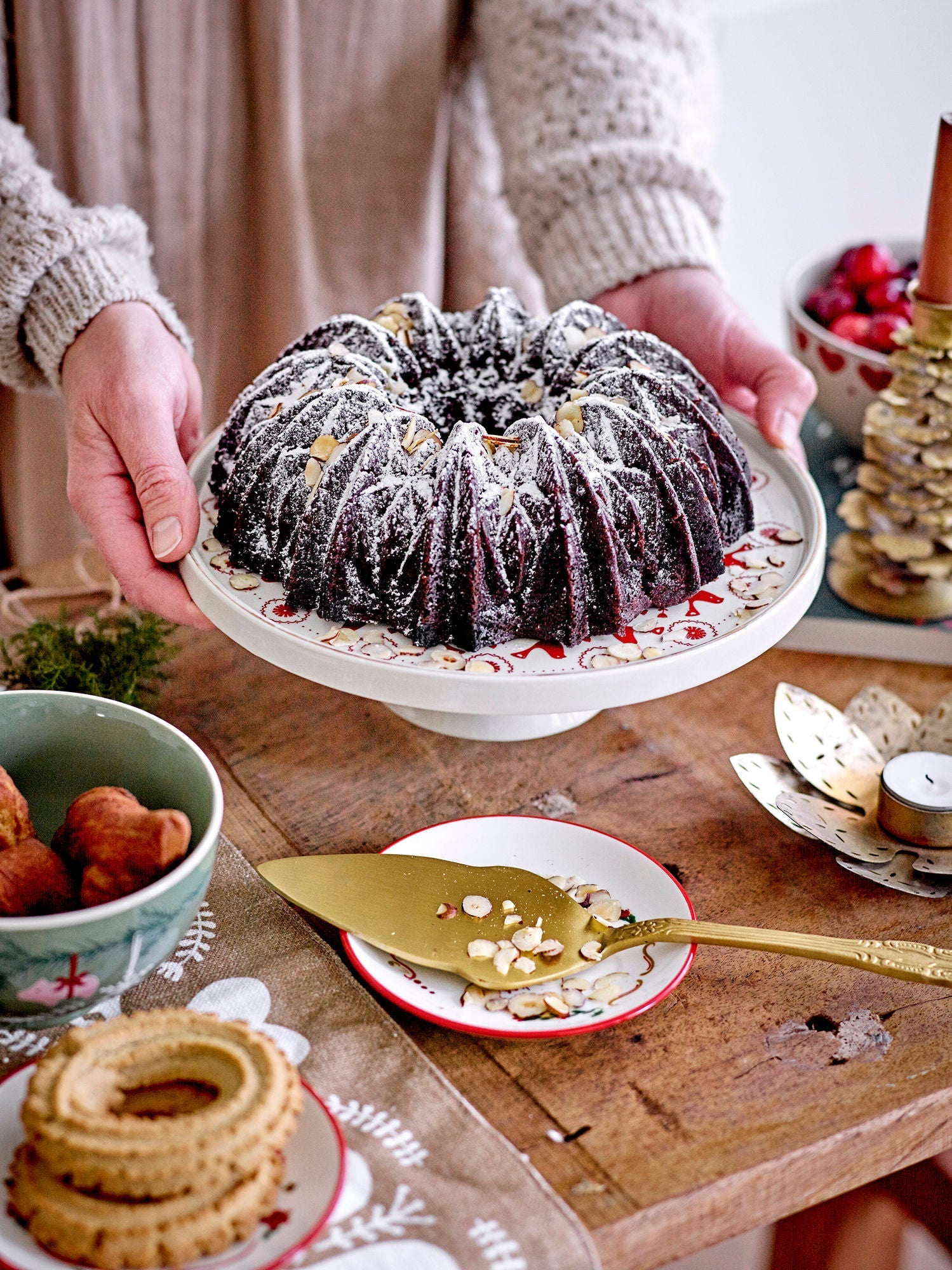 Bloomingville Jolly Cake Tray, rood, steengoed