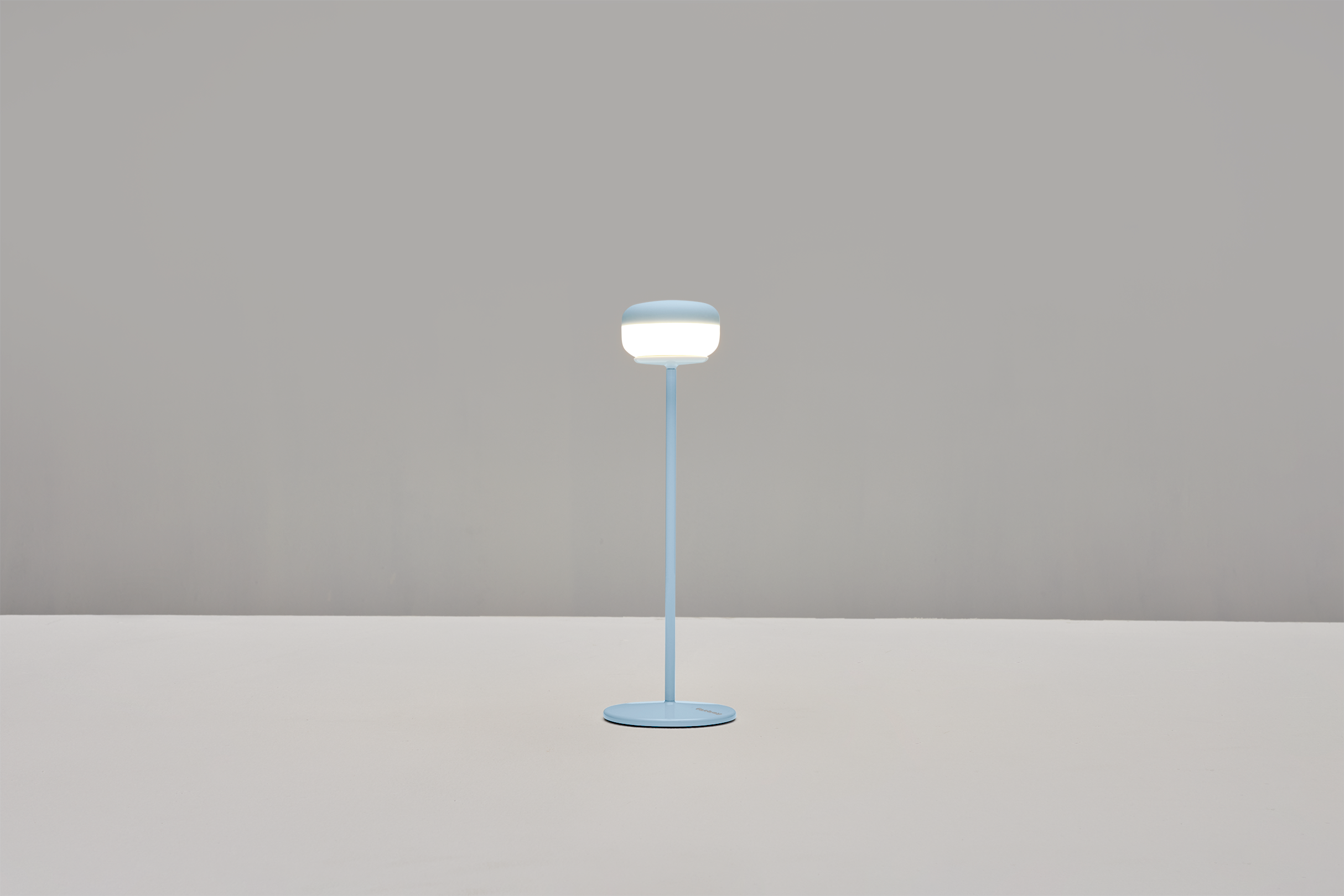 Lampe de table Fatboy Cheerio, bleu jet