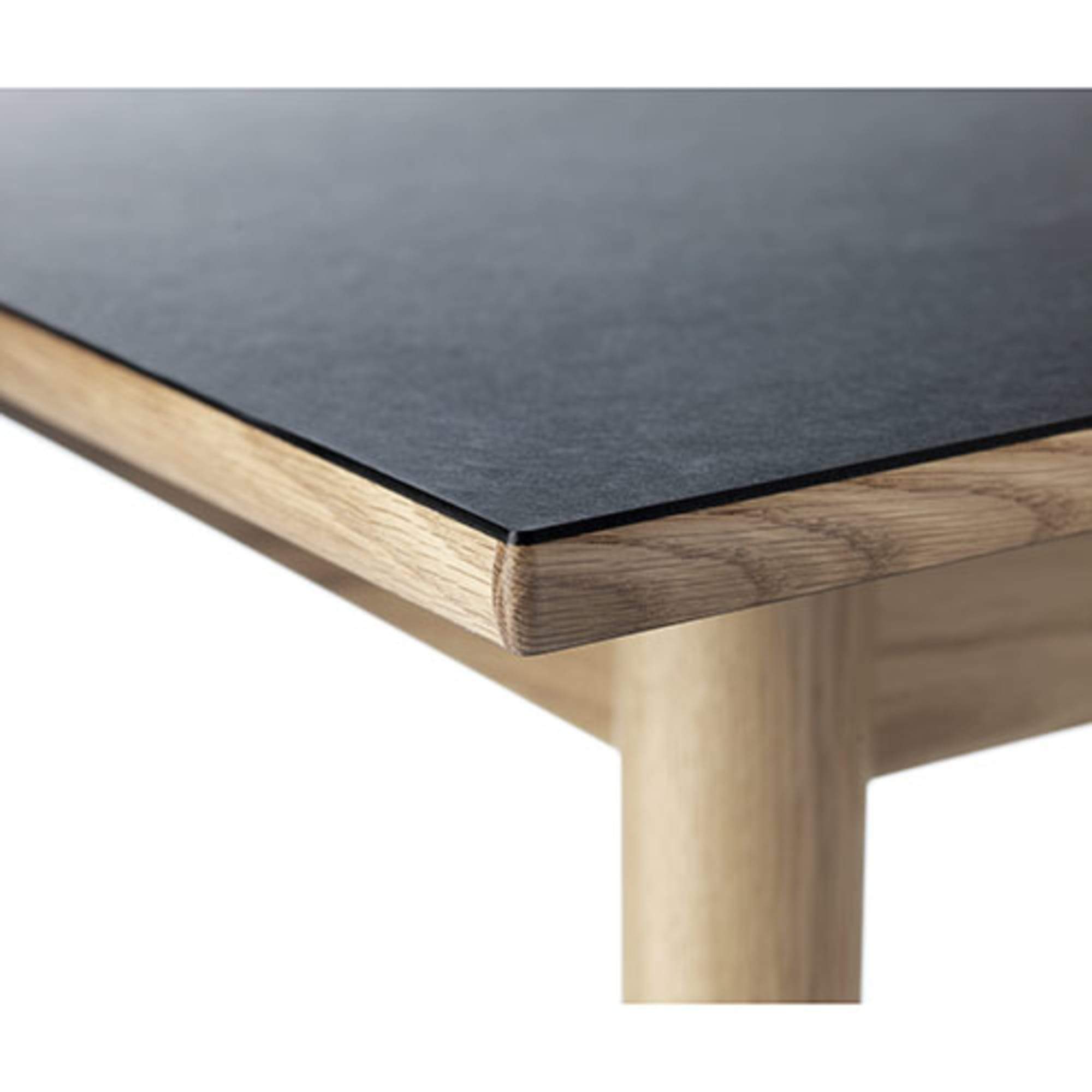 FDB Møbler C35 B eettafel voor 6 personen eiken, zwarte linoleum top, 82x160cm