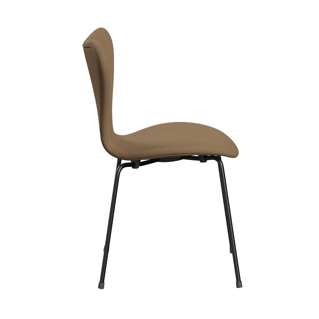 Fritz Hansen 3107 Silla tapicería completa, arena de oro negro/diablo