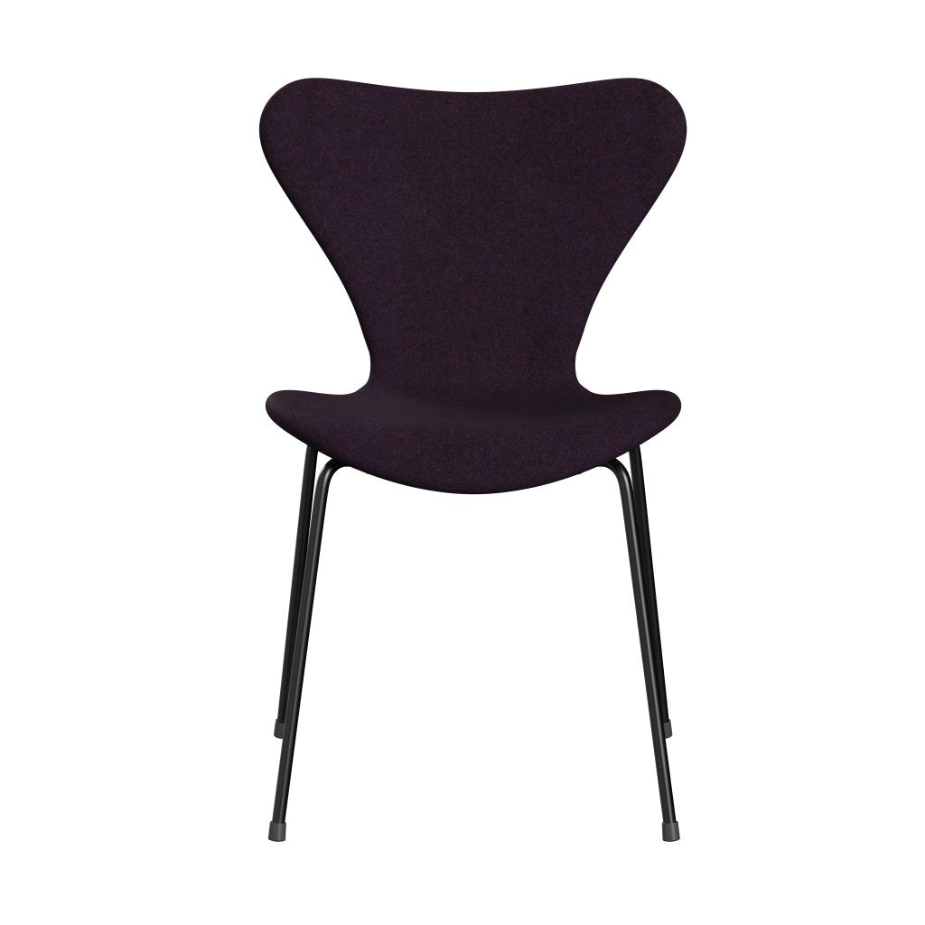 Fritz Hansen 3107 Stuhl Full Polstery, Black/Divina MD Aubergine