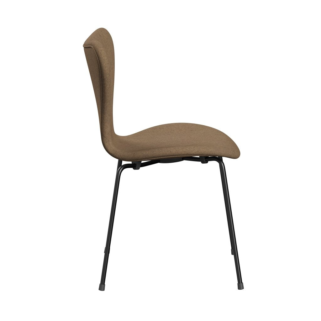 Fritz Hansen 3107 Stuhl Full Polstery, Black/Divina MD Café Latte