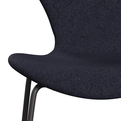 Fritz Hansen 3107 Silla tapicería completa, grafito cálido/divina melange gris/morado