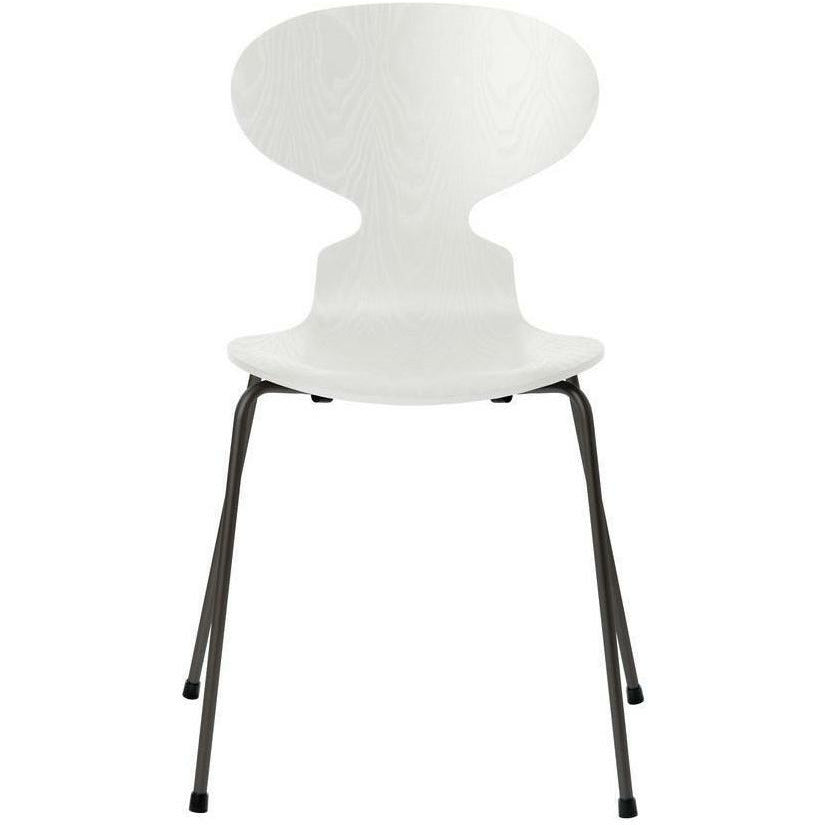 Fritz Hansen Silla de hormigas Cenas blancas teñidas, base de grafito cálido